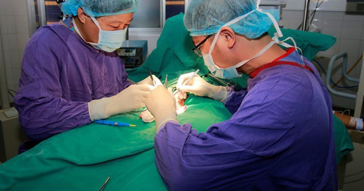 Quy trình cấy bi dương vật được thực hiện bởi bác sĩ có chuyên môn