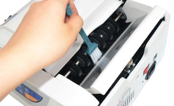 Vệ sinh máy đếm tiền