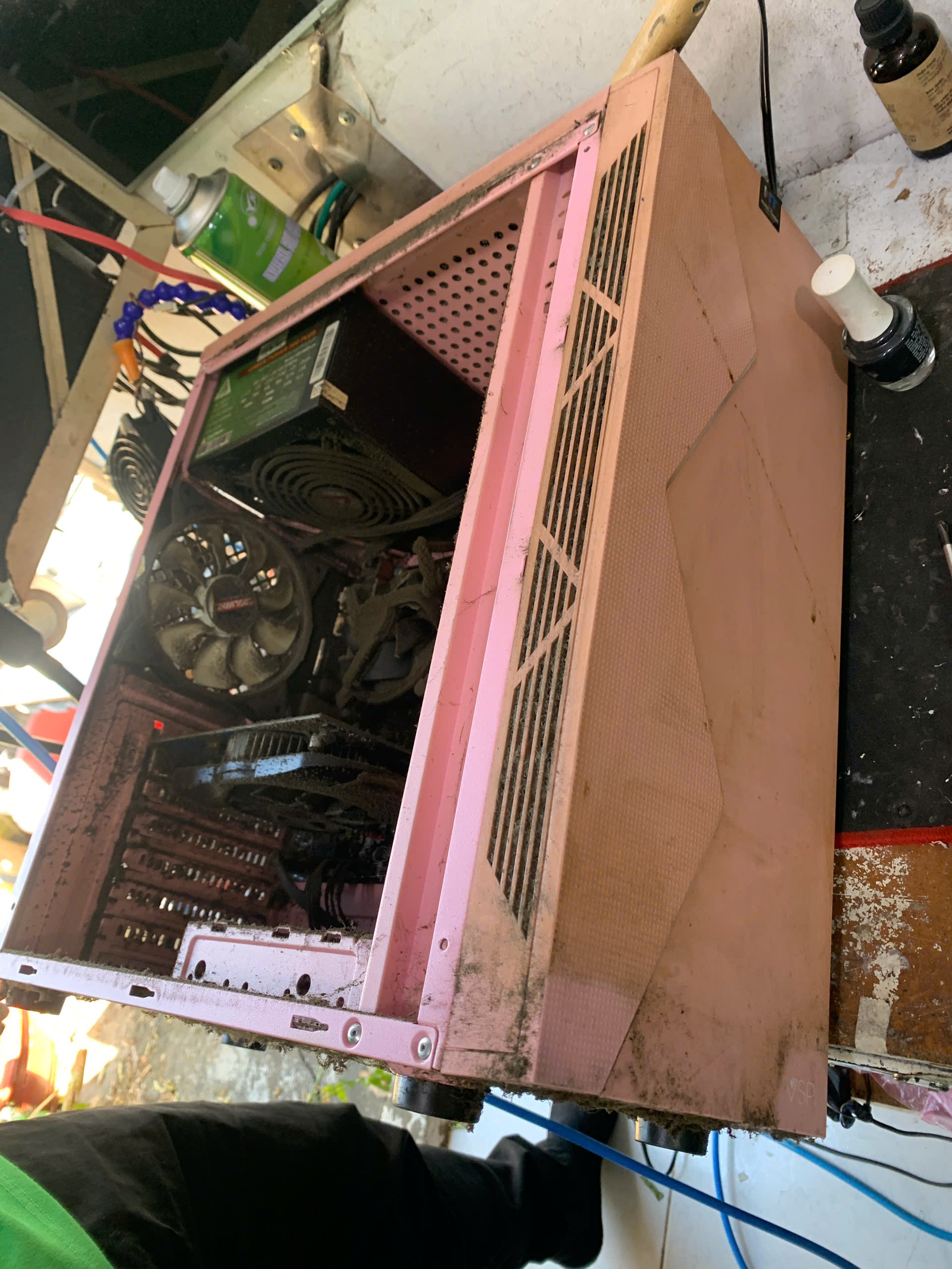 Vệ sinh thùng PC máy tính - Dịch Vụ Sửa Chữa PC Phú Quốc | Máy Tính Phú Quốc | Vi Tính Hải Đăng