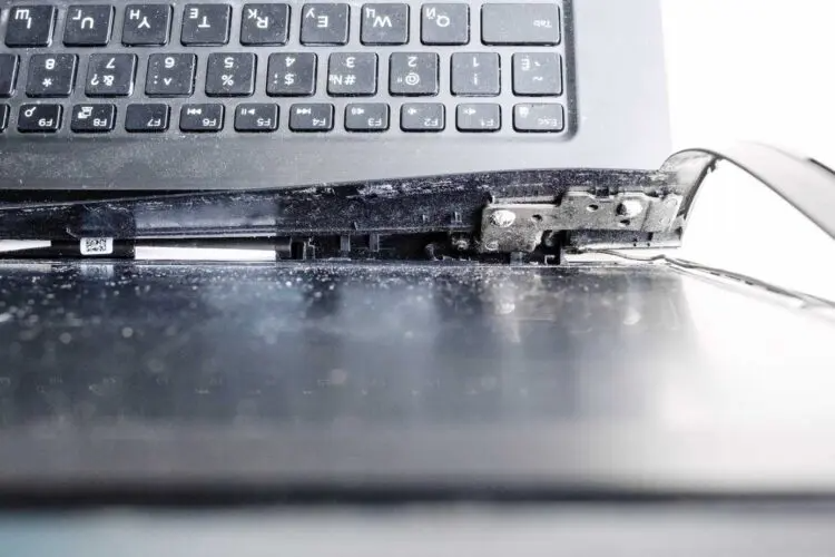 Bản Lề Laptop Oxi Hóa – Kẹt – Rít – Ăn Mòn Kim Loại – Dịch Vụ Sửa Chữa Phú Quốc | Máy Tính Phú Quốc | Vi Tính Hải Đăng