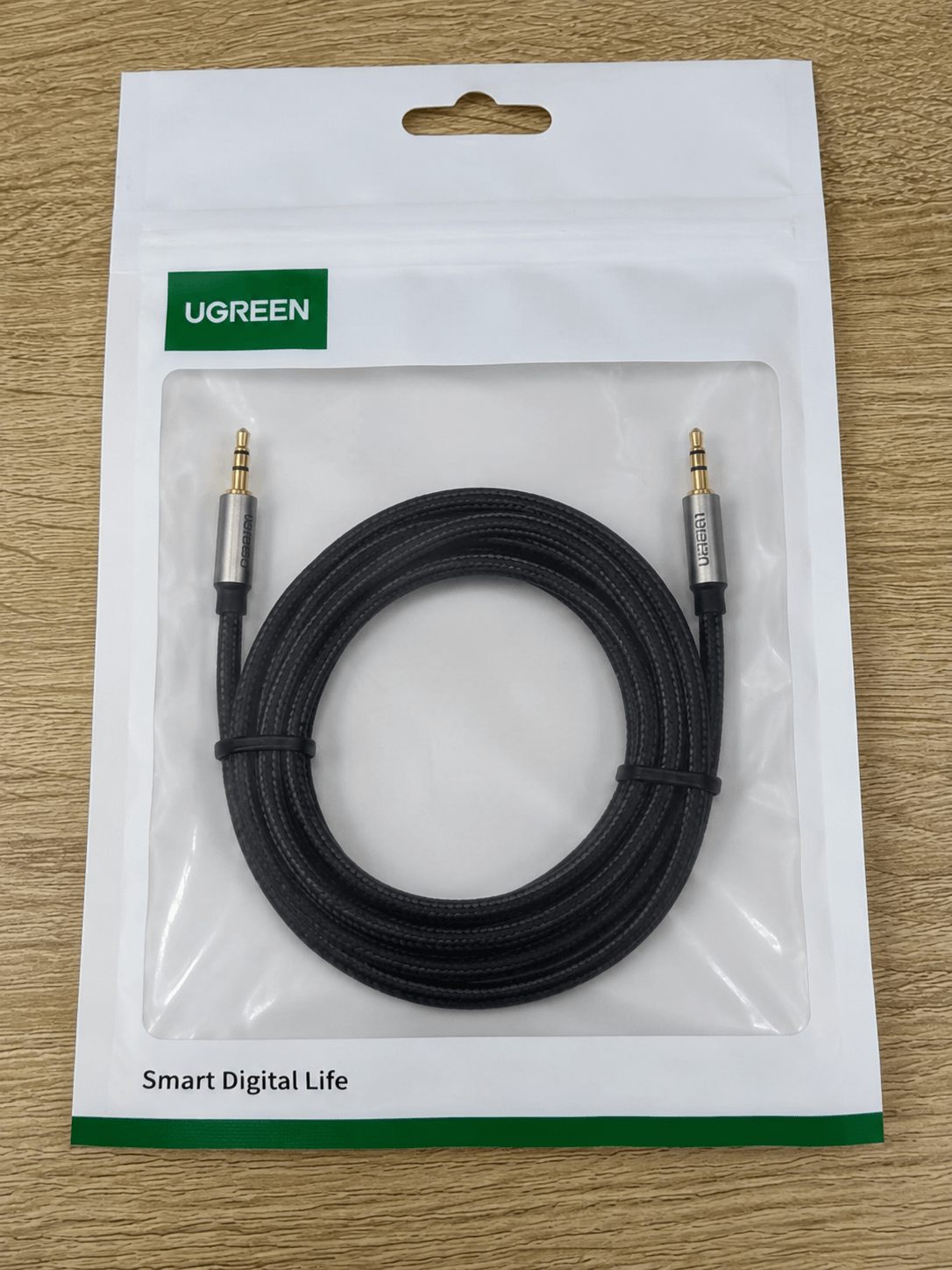 Cáp Audio 3.5mm UGREEN 10604 Dài 2M Chính Hãng | Phú Quốc