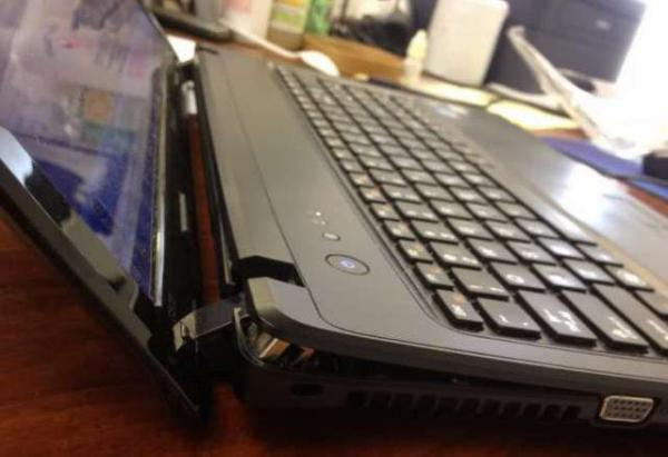 Màn hình laptop bị nghiêng, lỏng do bản lề - Dịch Vụ Sửa Chữa Laptop Phú Quốc | Máy Tính Phú Quốc | Vi Tính Hải Đăng