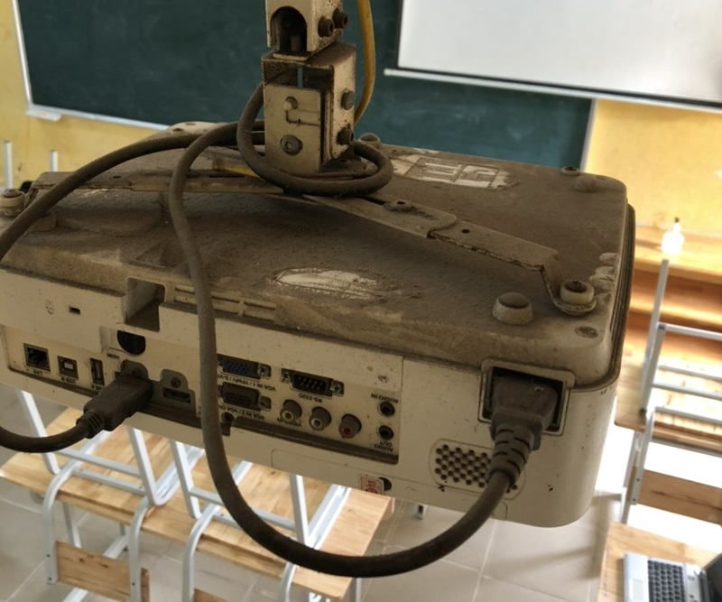 Sửa Máy Chiếu Trường Học Quá Nhiệt Do Bụi / Quạt Tản Nhiệt Bẩn – Hình Tối, Chập Chờn, Tự Tắt  – Dịch Vụ Sửa Chữa Phú Quốc | Máy Tính Phú Quốc | Vi Tính Hải Đăng