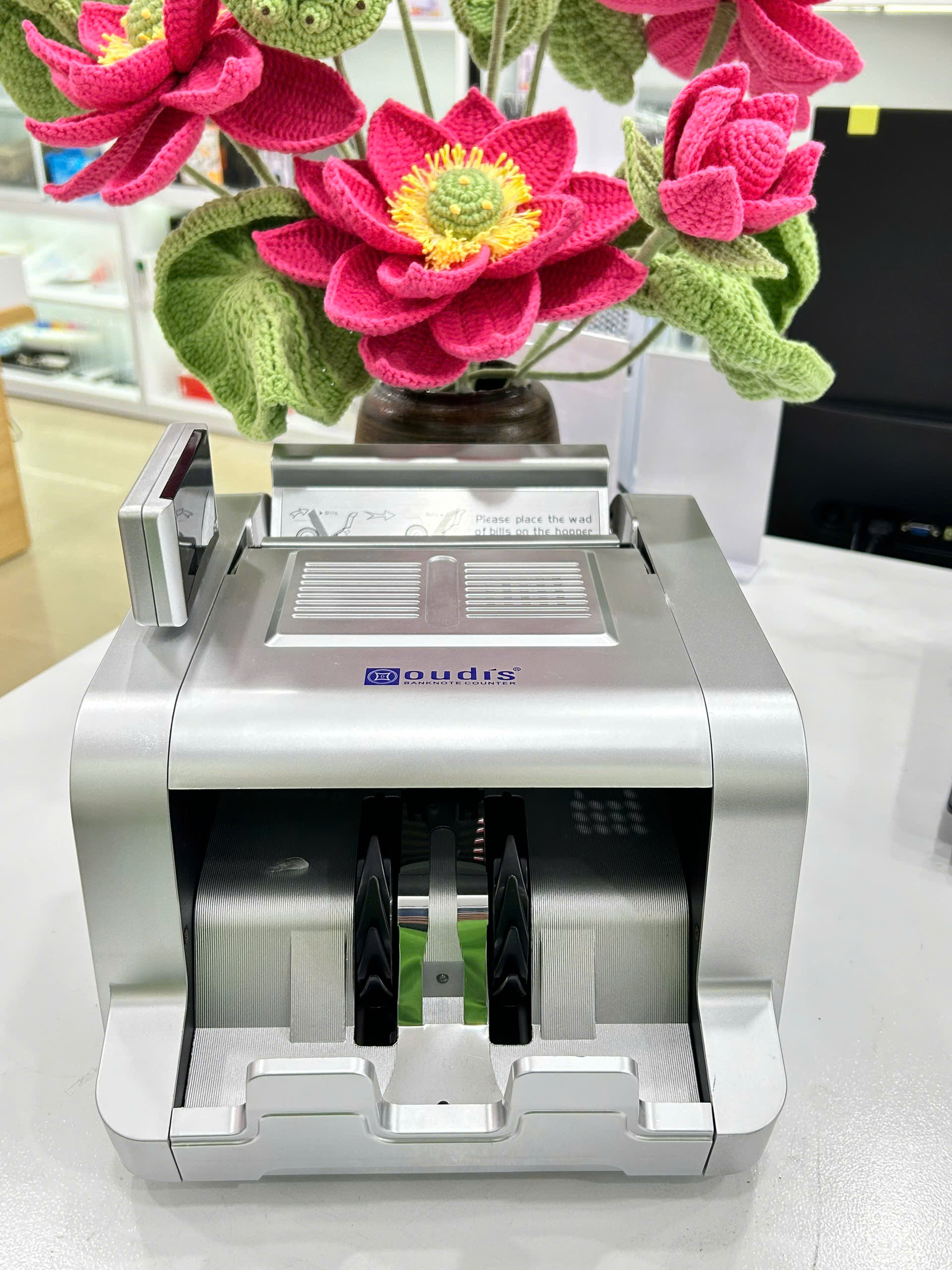 Máy Đếm Tiền OUDIS 6900B – Giải Pháp Kiểm Đếm Tiền Chính Xác, Tiện Lợi Tại Phú Quốc