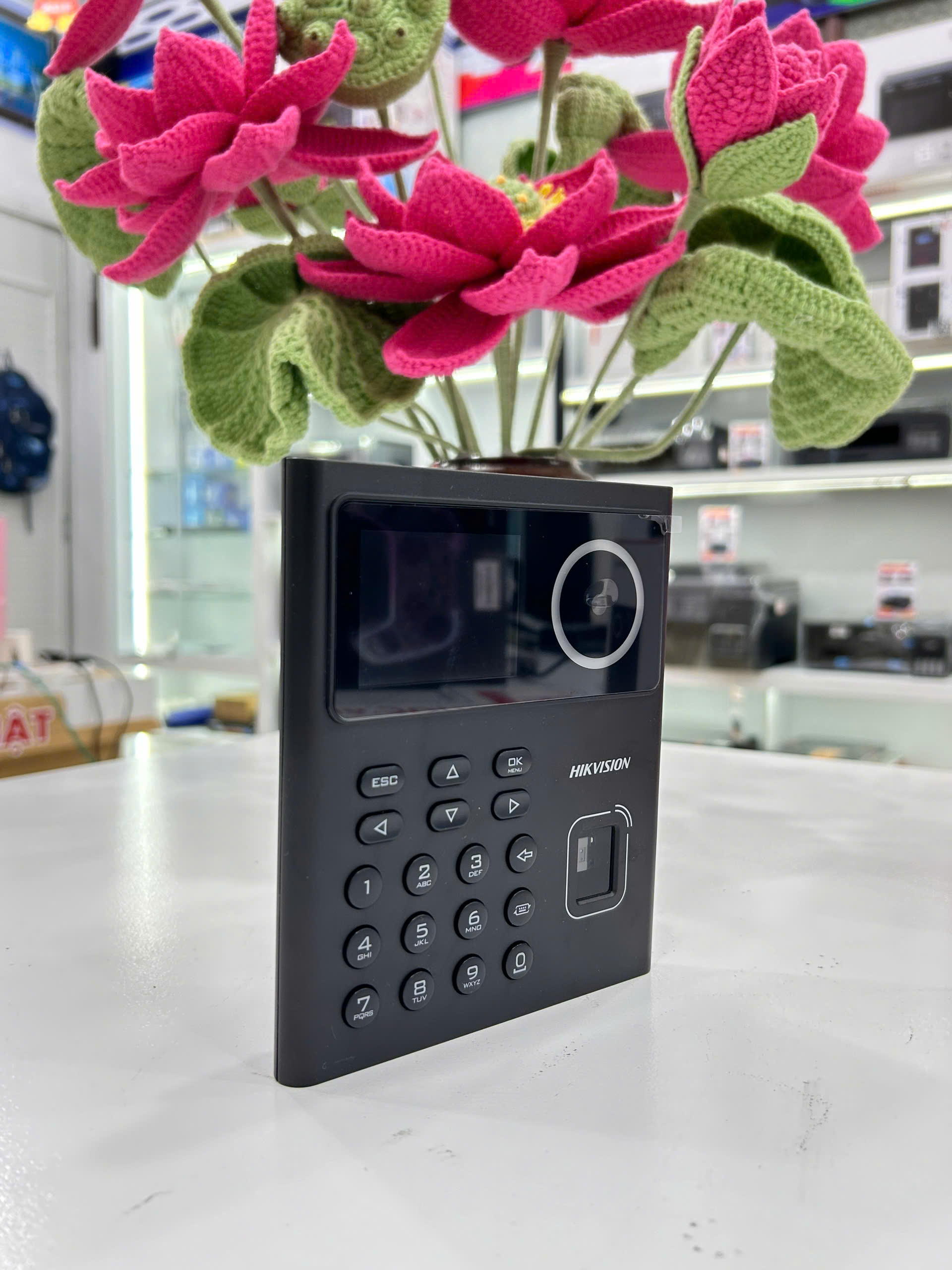 Máy chấm công nhận diện khuôn mặt, vân tay HIKVISION SH-K1T9320MFWX