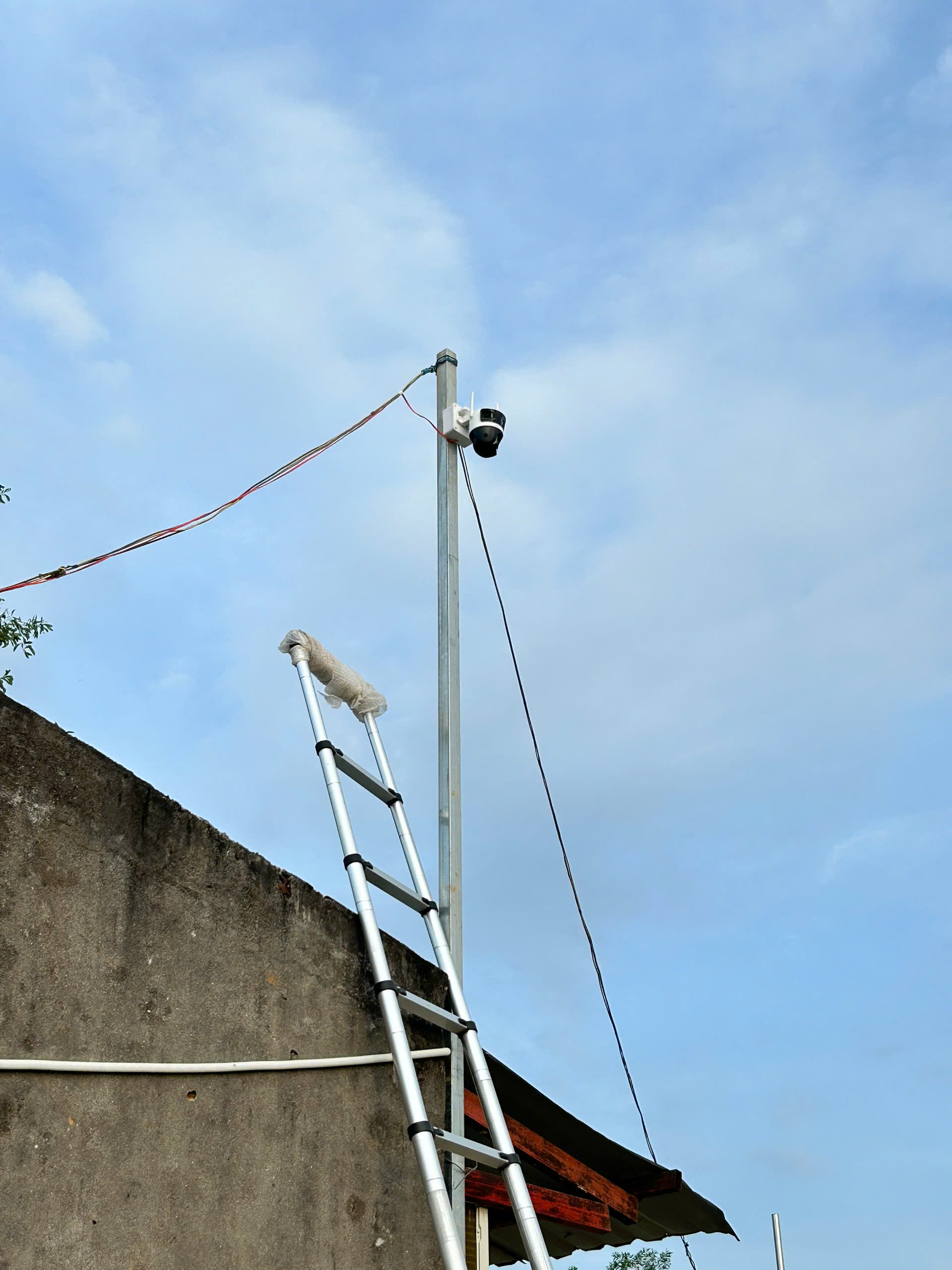 Thi Công Camera Ngoài Trời – Chịu Mưa Nắng, Giám Sát 24/7 – Dịch Vụ Lắp Đặt Camera Phú Quốc | Máy Tính Phú Quốc | Vi Tính Hải Đăng