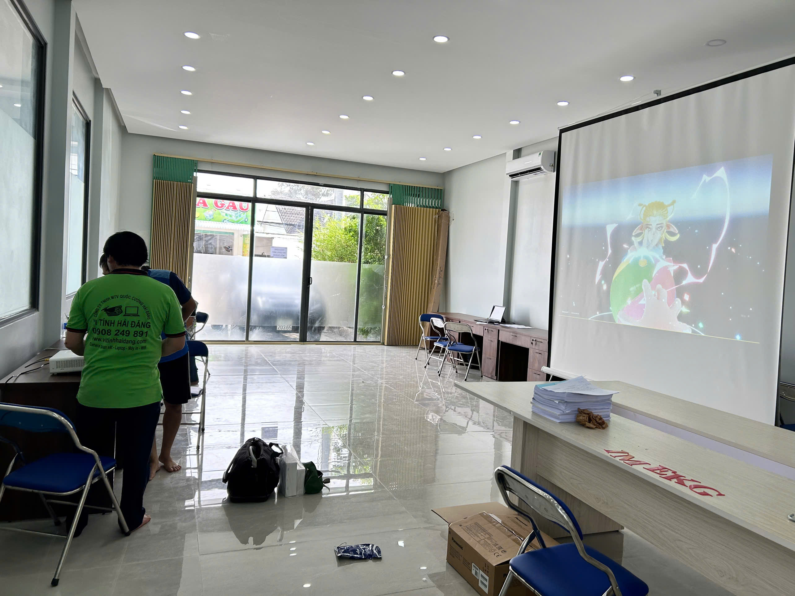 Thi Công Lắp Đặt Máy Chiếu Chuyên Nghiệp – Dịch Vụ Lắp Đặt Máy Chiếu Phú Quốc | Máy Tính Phú Quốc | Vi Tính Hải Đăng