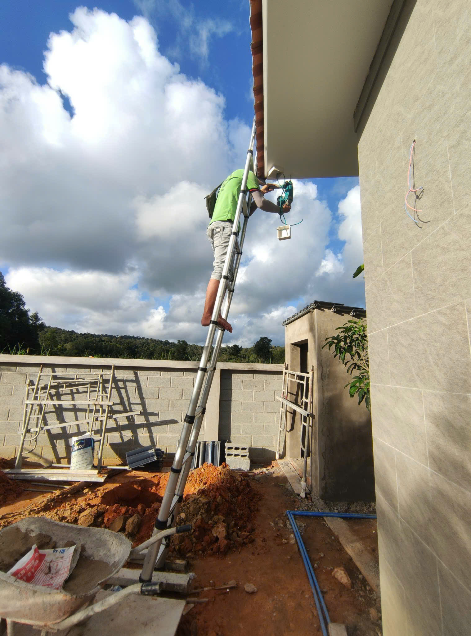 Thi Công Camera Nhà Mới Xây – Đi Dây Âm Tường Từ Đầu – Dịch Vụ Lắp Đặt Camera Phú Quốc | Máy Tính Phú Quốc | Vi Tính Hải Đăng