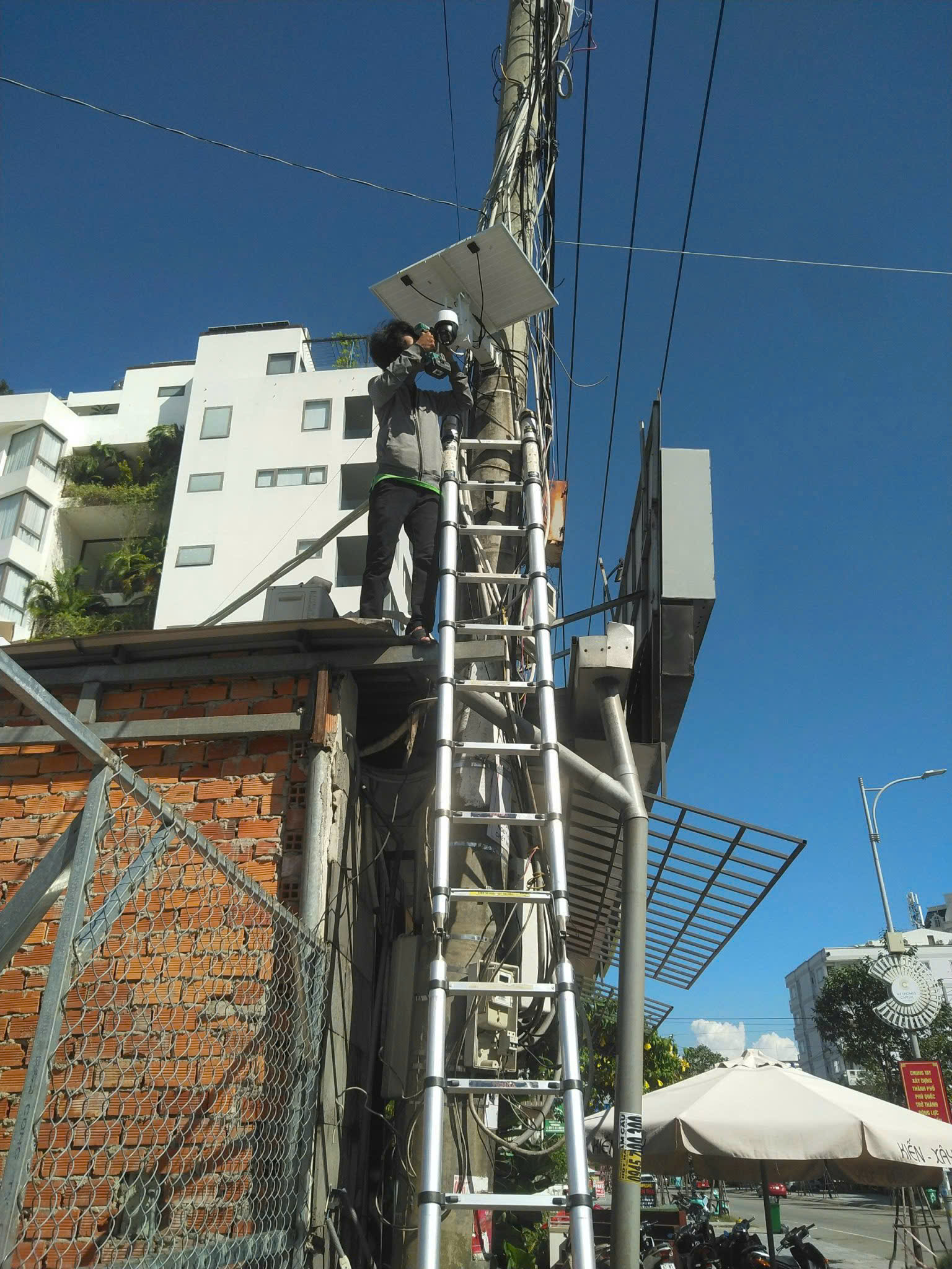 Camera Năng Lượng Mặt Trời Tại Phú Quốc – Giải Pháp Giám Sát Không Cần Điện – Dịch Vụ Lắp Đặt Camera Phú Quốc | Máy Tính Phú Quốc | Vi Tính Hải Đăng