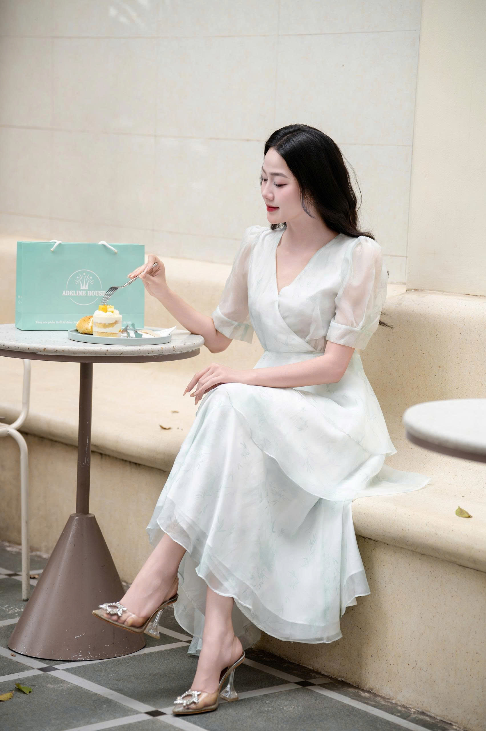 ADELINE HOUSE - VÁY HOA CỔ CHỮ V THANH LỊCH – NHẸ NHÀNG TK114.1