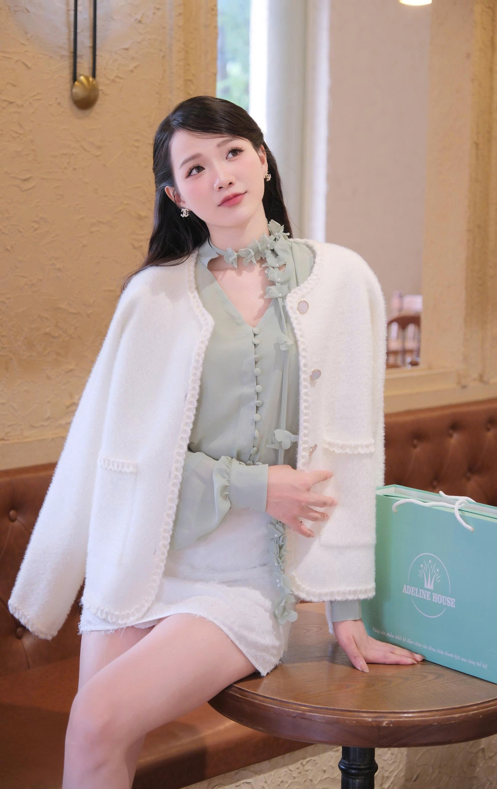 ADELINE HOUSE- ÁO VEST DẠ LEN WHITE TK142