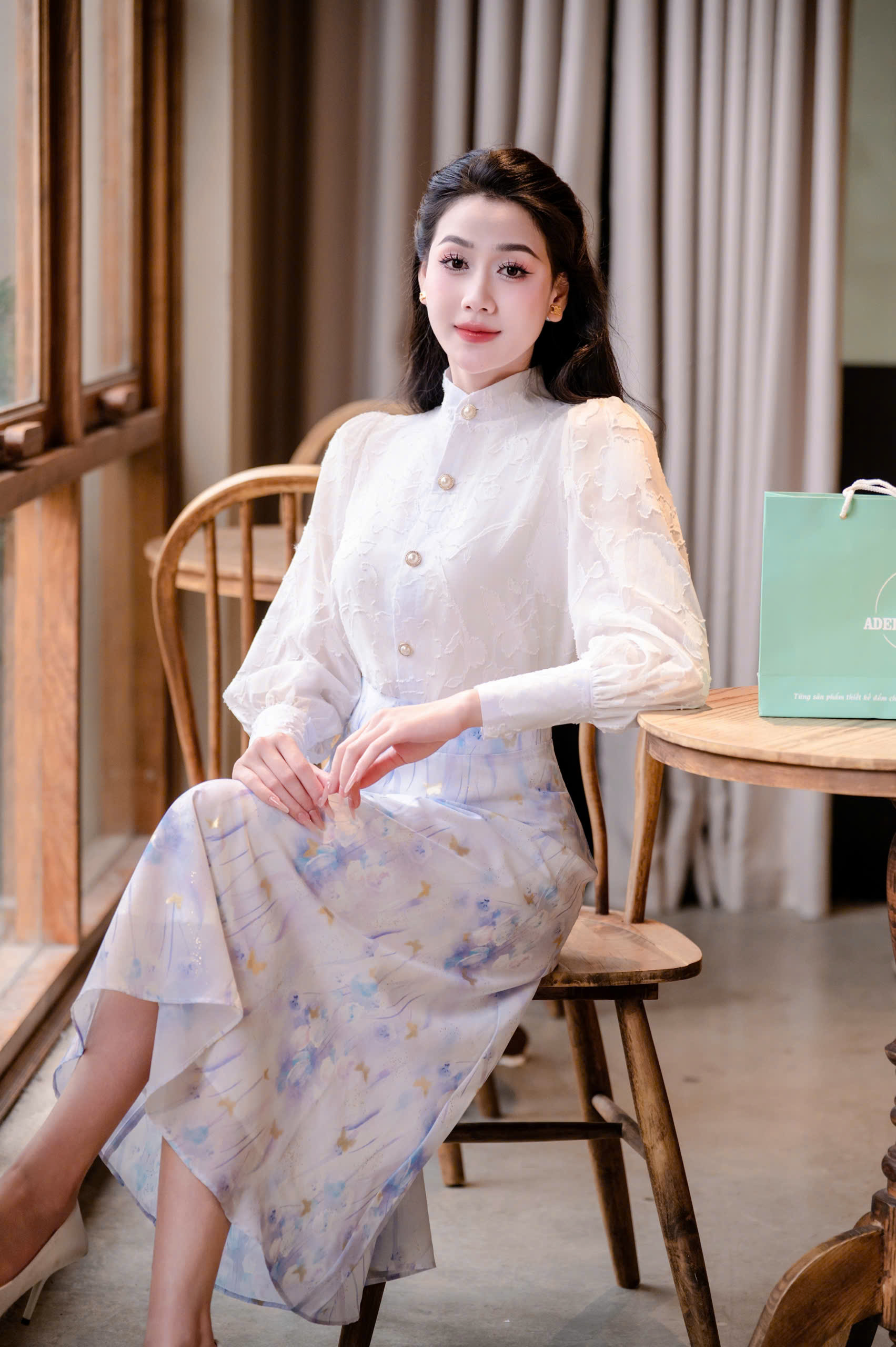 ADELINE HOUSE- SET ÁO SƠ MI TRẮNG + CHÂN VÁY HOA NHẸ NHÀNG- TK162.2 + TK157.4