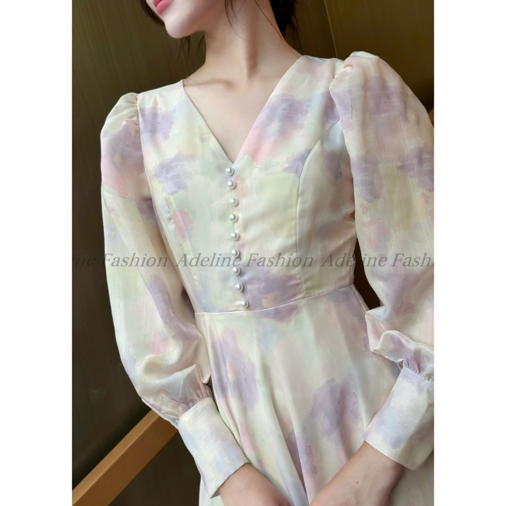 Adeline House - Váy midi cổ V tay bồng đính cúc ngọc thanh lịch - TK 75 Họa Tiết Trắng Tím Nhẹ Nhàng