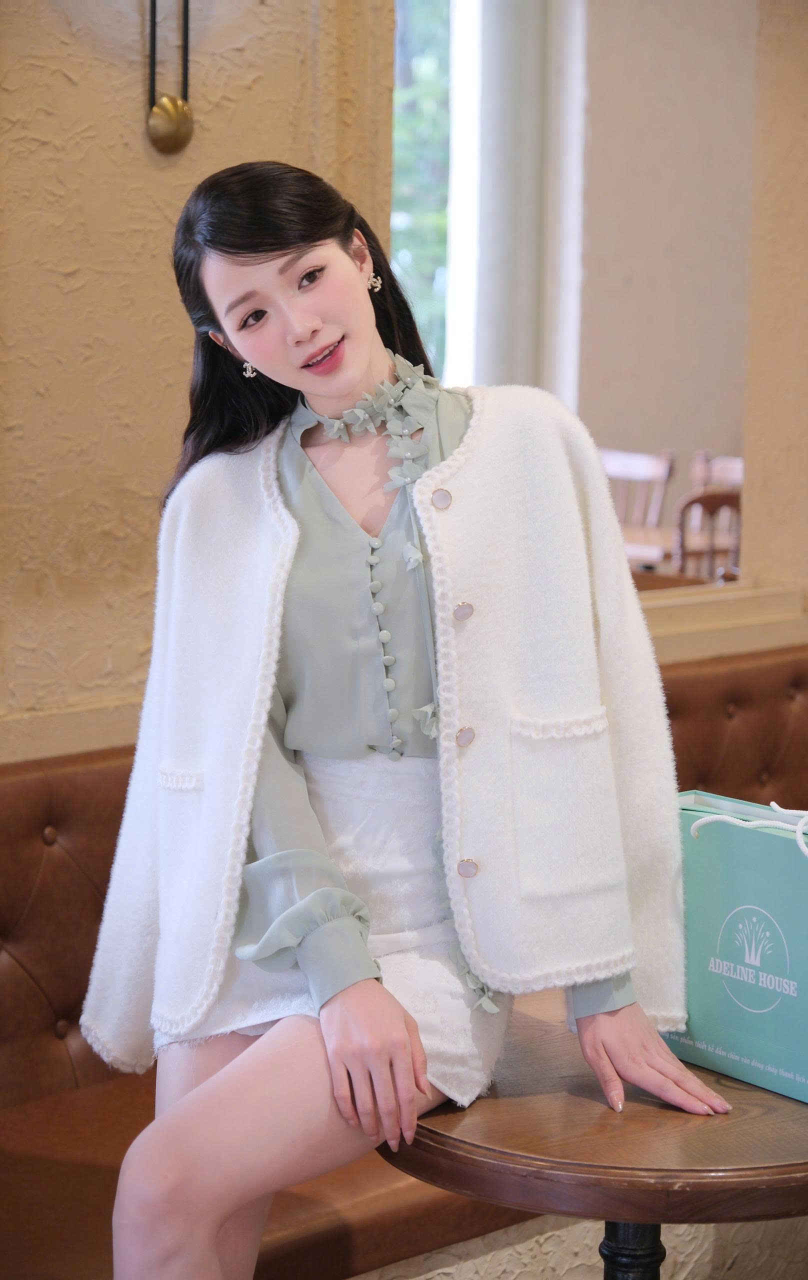 ADELINE HOUSE- ÁO VEST DẠ LEN WHITE TK142