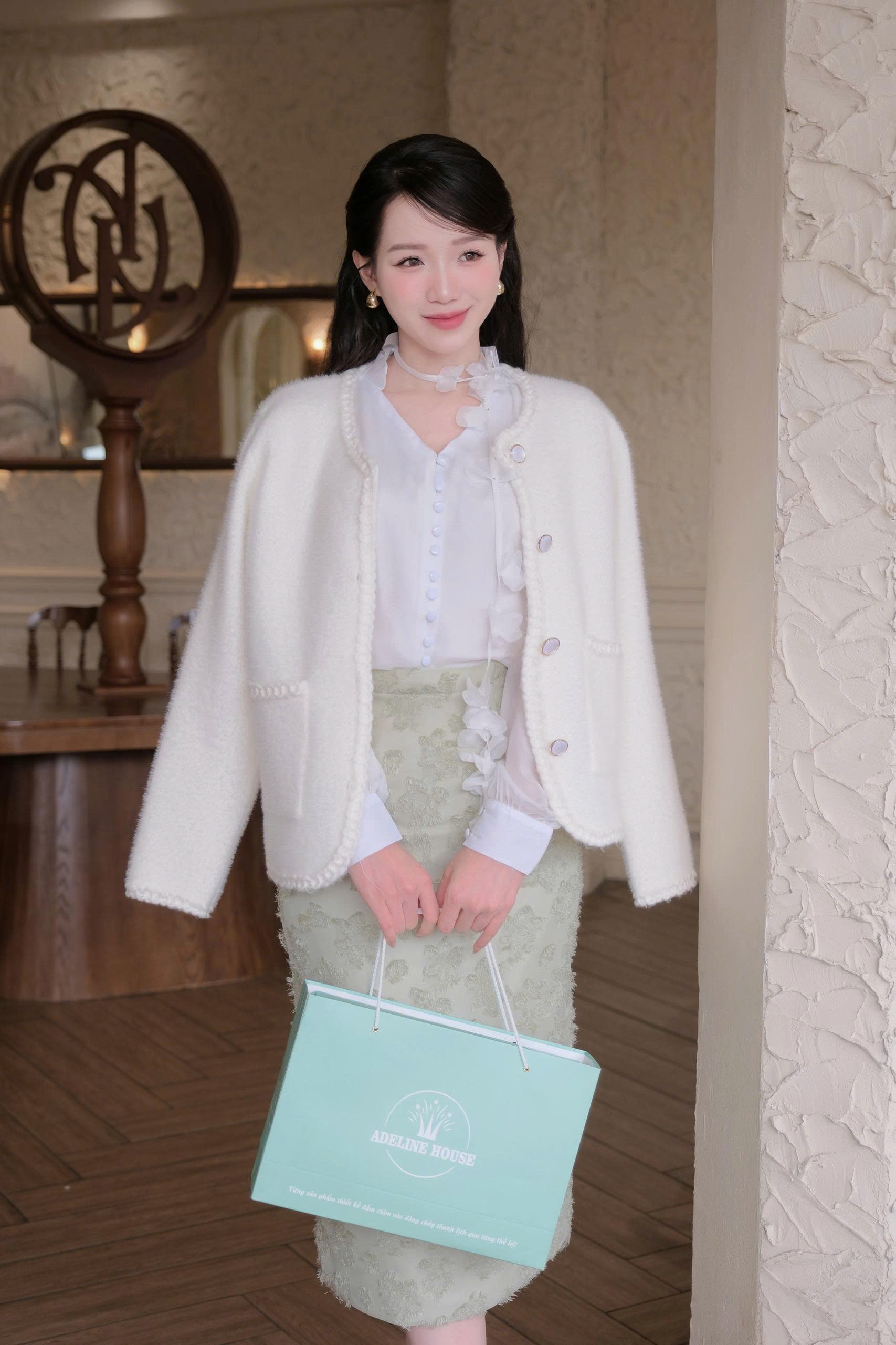 ADELINE HOUSE- ÁO VEST DẠ LEN WHITE TK142