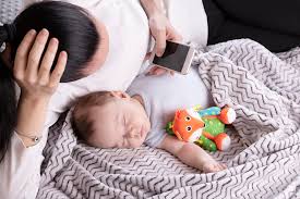 Trẻ em và bức xạ điện thoại: Những nguy cơ thầm lặng với giấc ngủ và não bộ