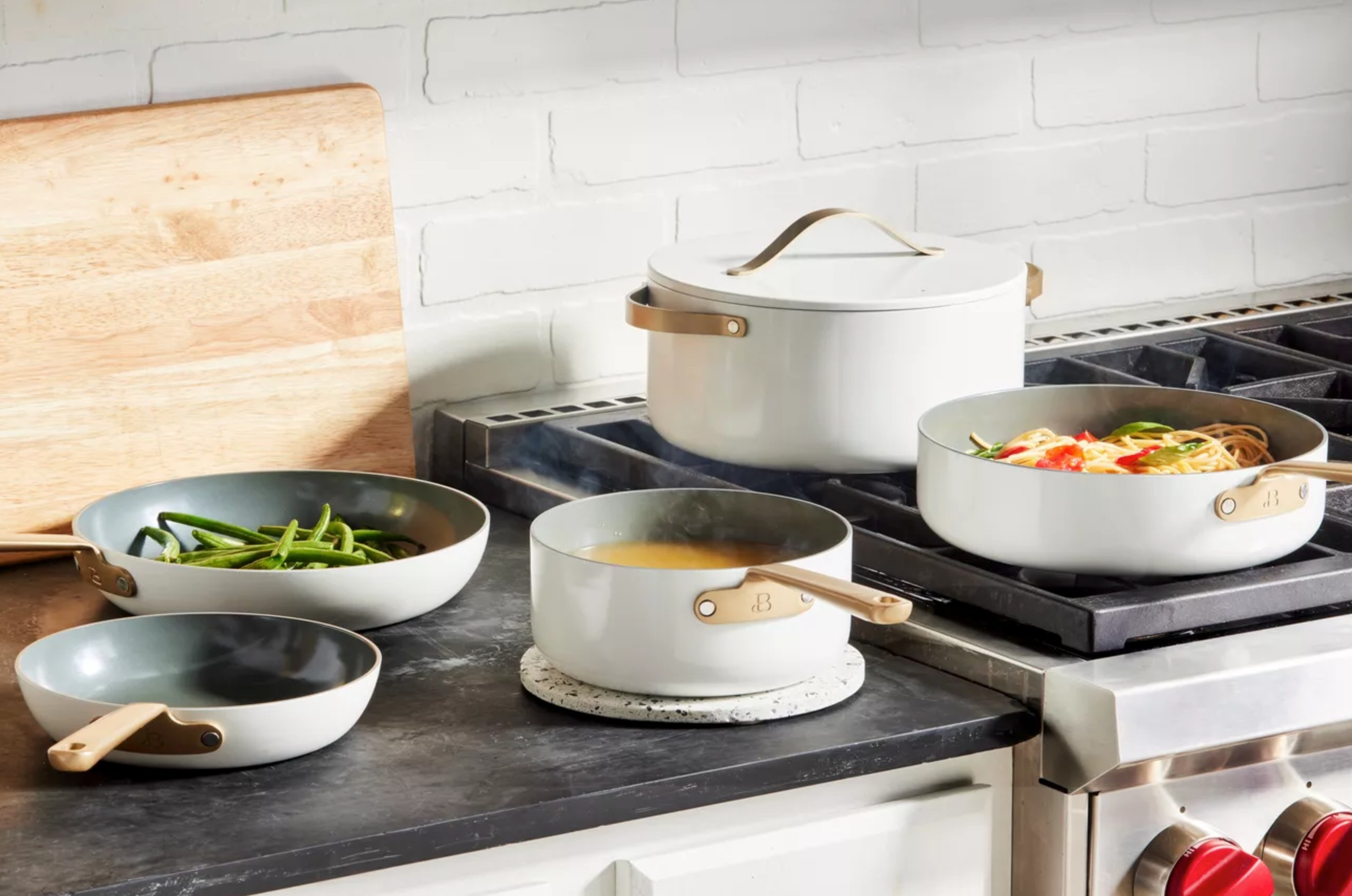 Phân biệt: Chảo Inox, Chảo Gang, Chảo Ceramic, Chảo Sứ, Chảo Titan, Chảo Nhôm, Chảo Đá