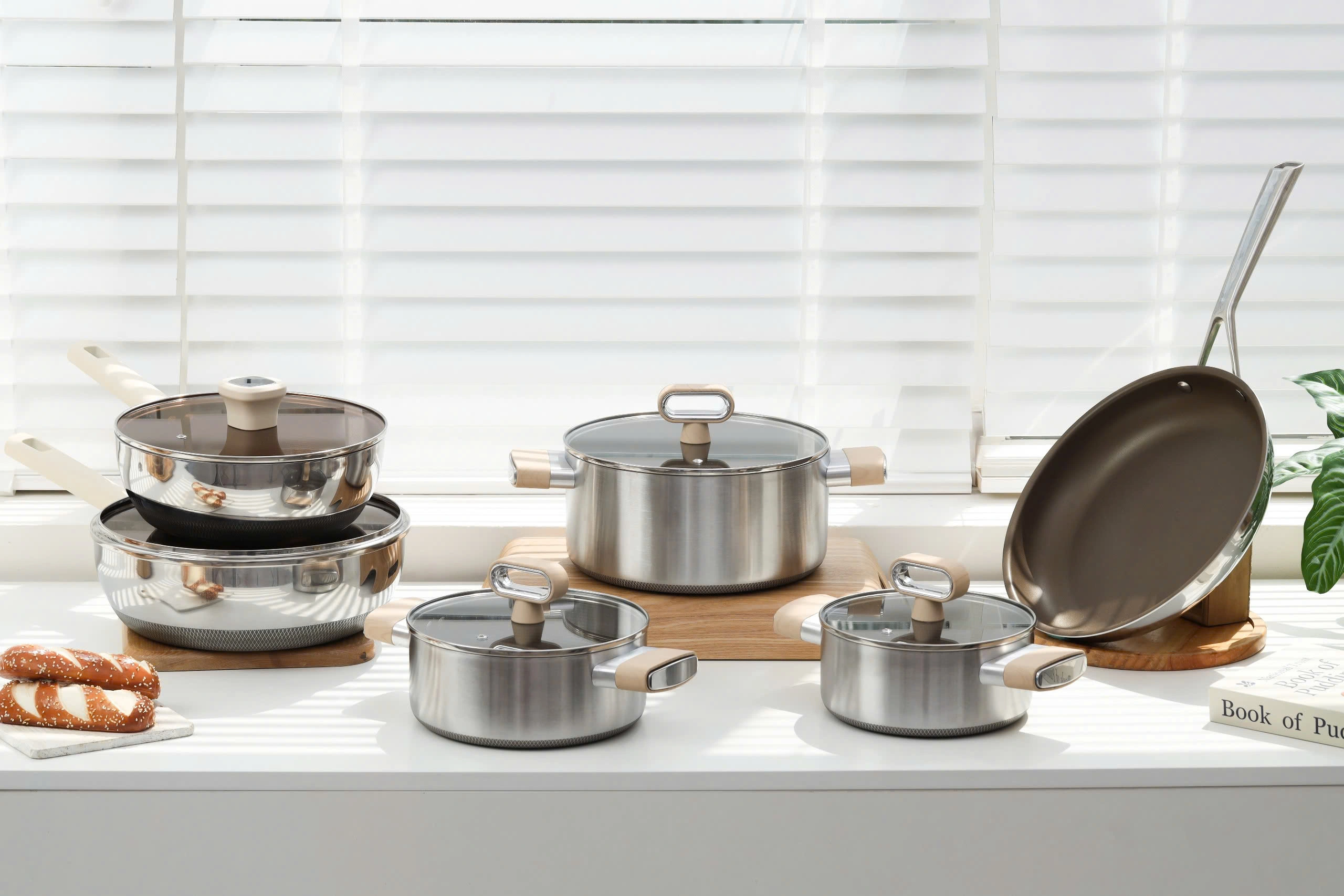 Chảo chống dính Titanium: Có tốt không, Ưu nhược điểm và Cách chọn mua chuẩn