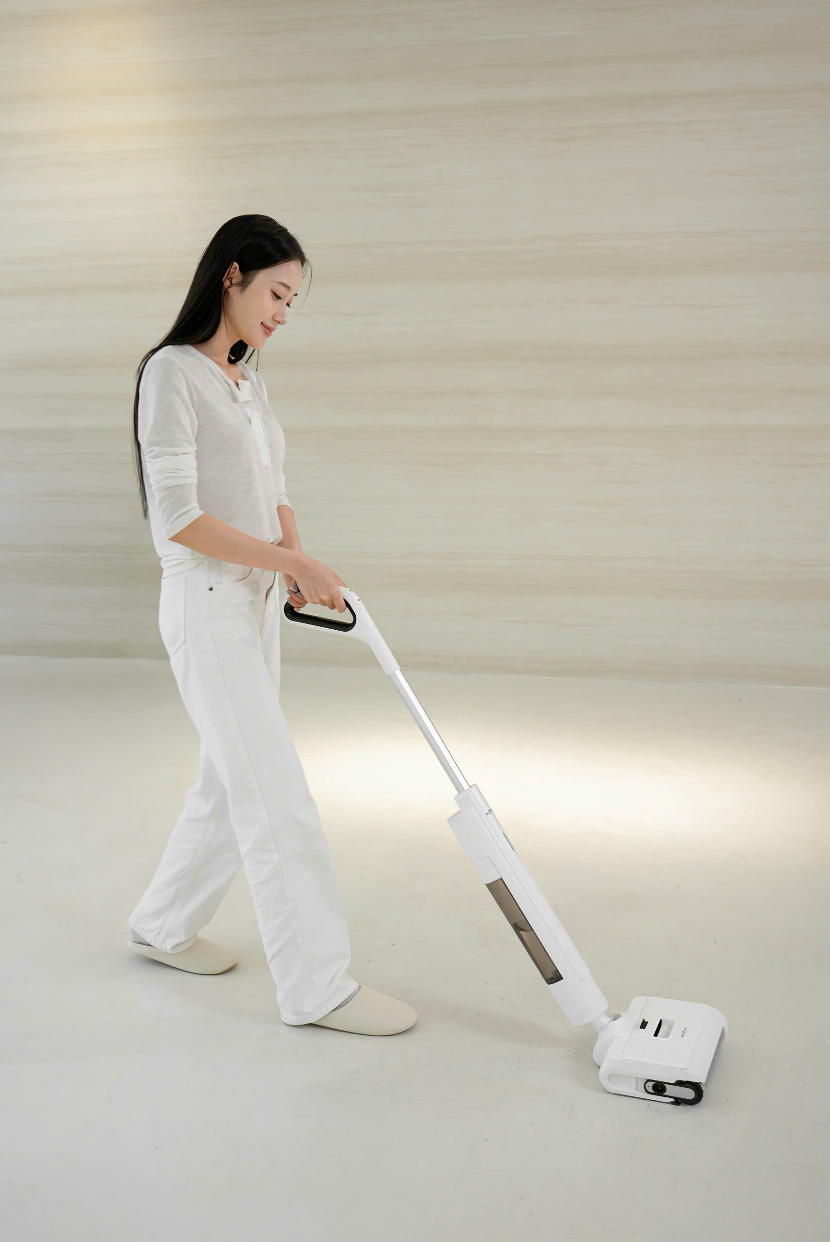 Máy lau nhà Haatz HSV65 gọn nhẹ trong căn hộ