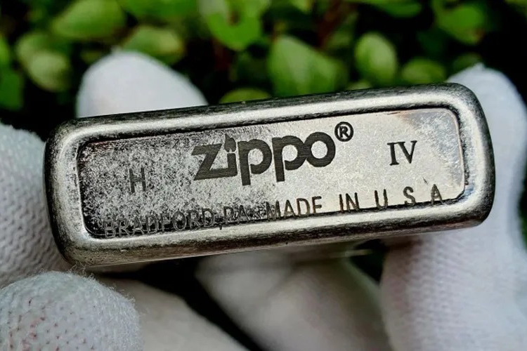 Zippo bạc nguyên chất là gì? Có nên mua hay không?