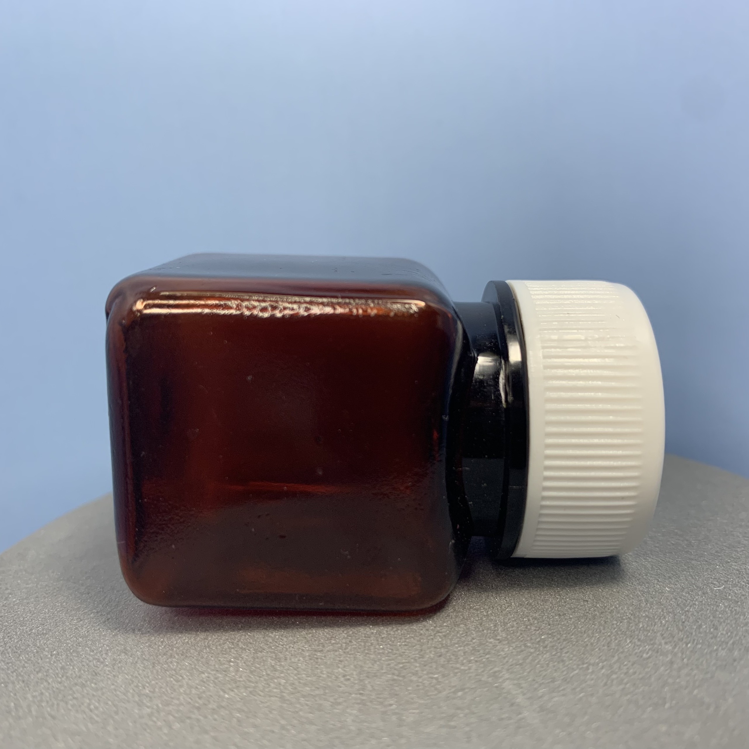 Hũ nhựa PET nâu 25ml thân vuông