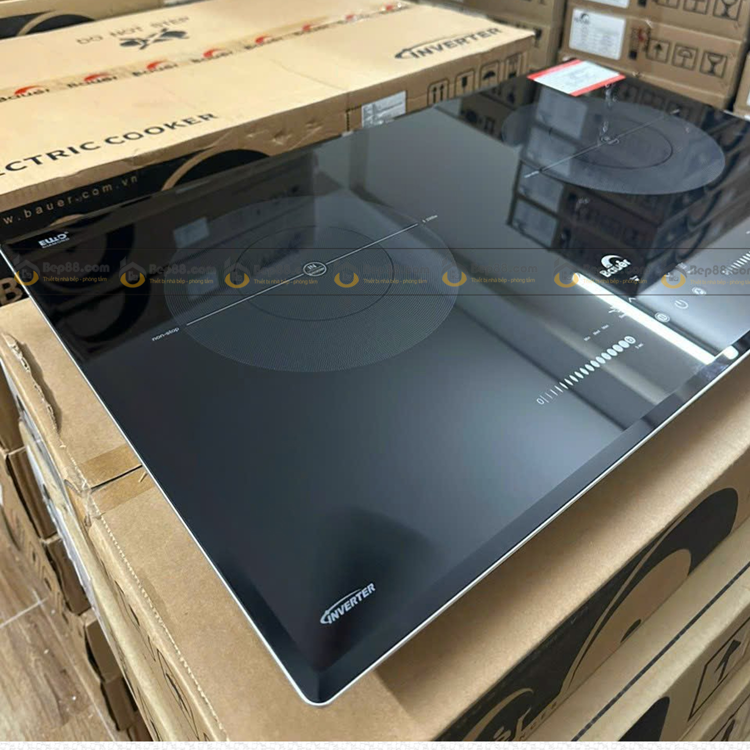 Bếp từ đôi Bauer BE 613GTA ( Tặng máy hút mùi - bộ nồi )