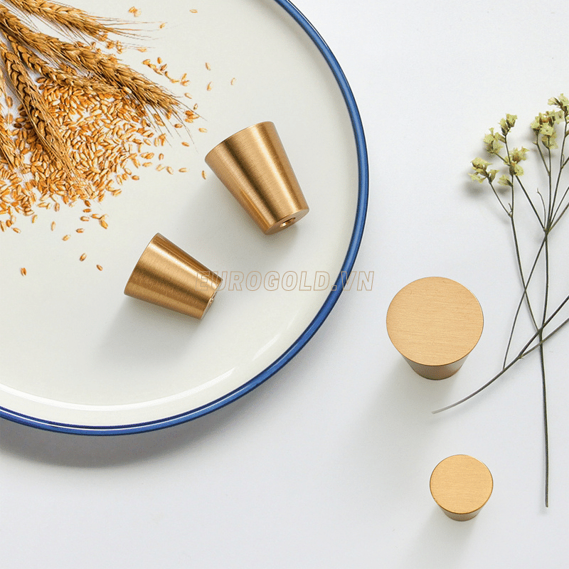 Núm Tủ Đồng Nguyên Chất BHG26 Eurogold