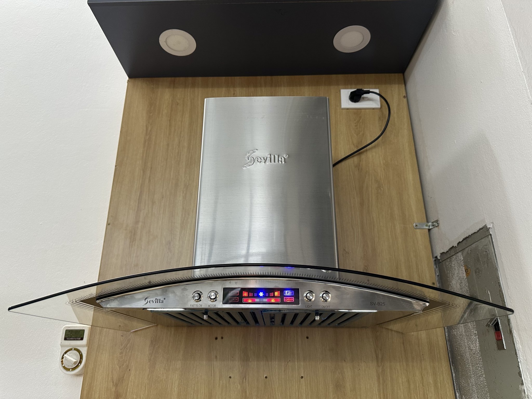 Máy hút mùi Sevilla SV - 3388A1