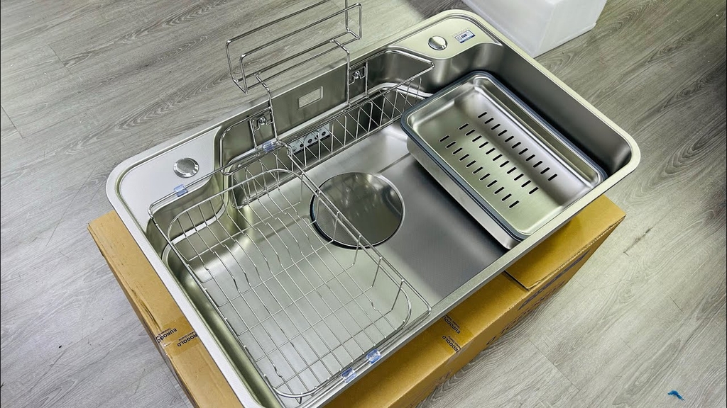 Chậu Rửa Bát Chống Xước Dập Liền Khối EUC88050EB (EUD88050GA) Eurogold