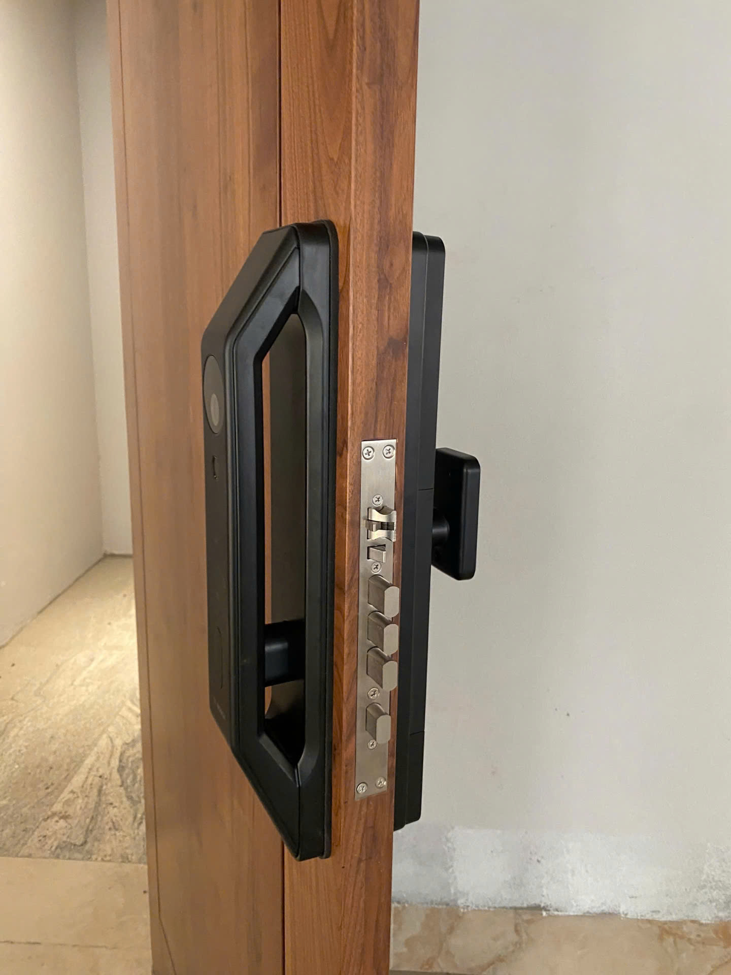 Khóa cửa thông minh Bosch FU6 PLUS