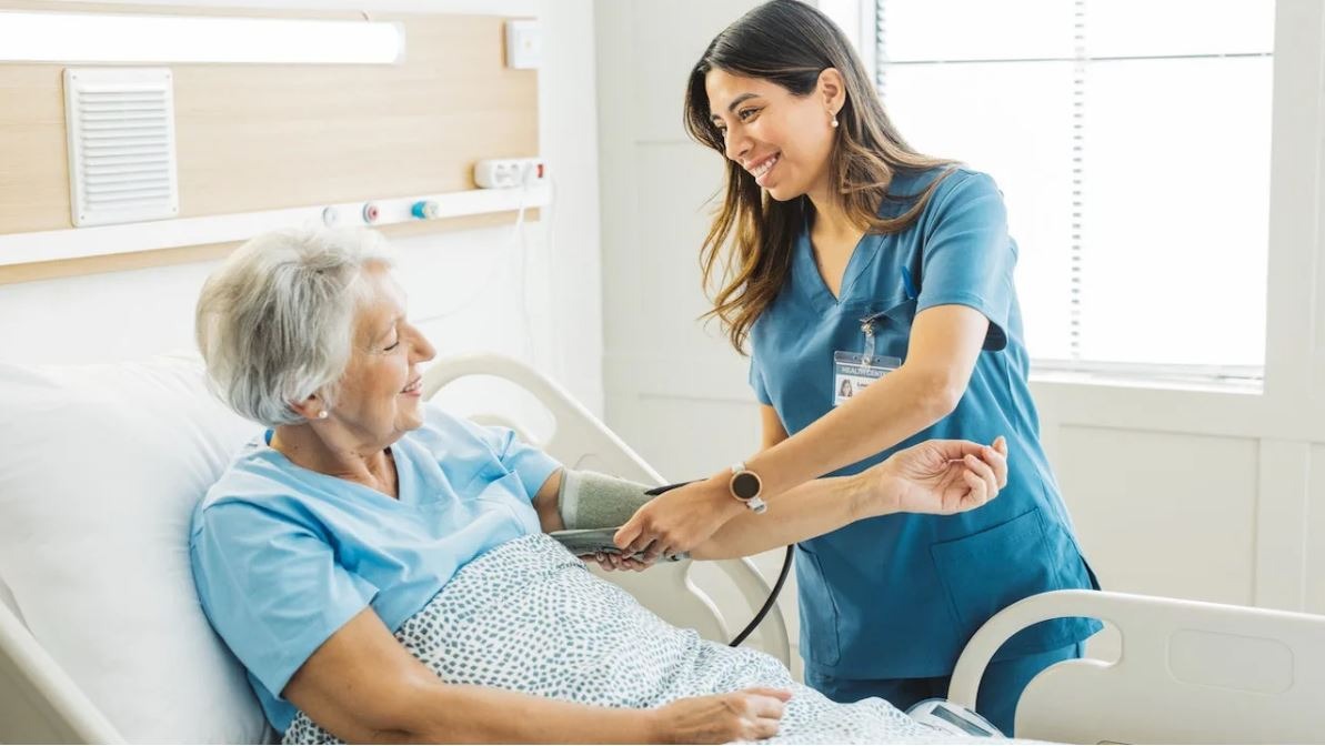 Nằm đo huyết áp có chính xác không?