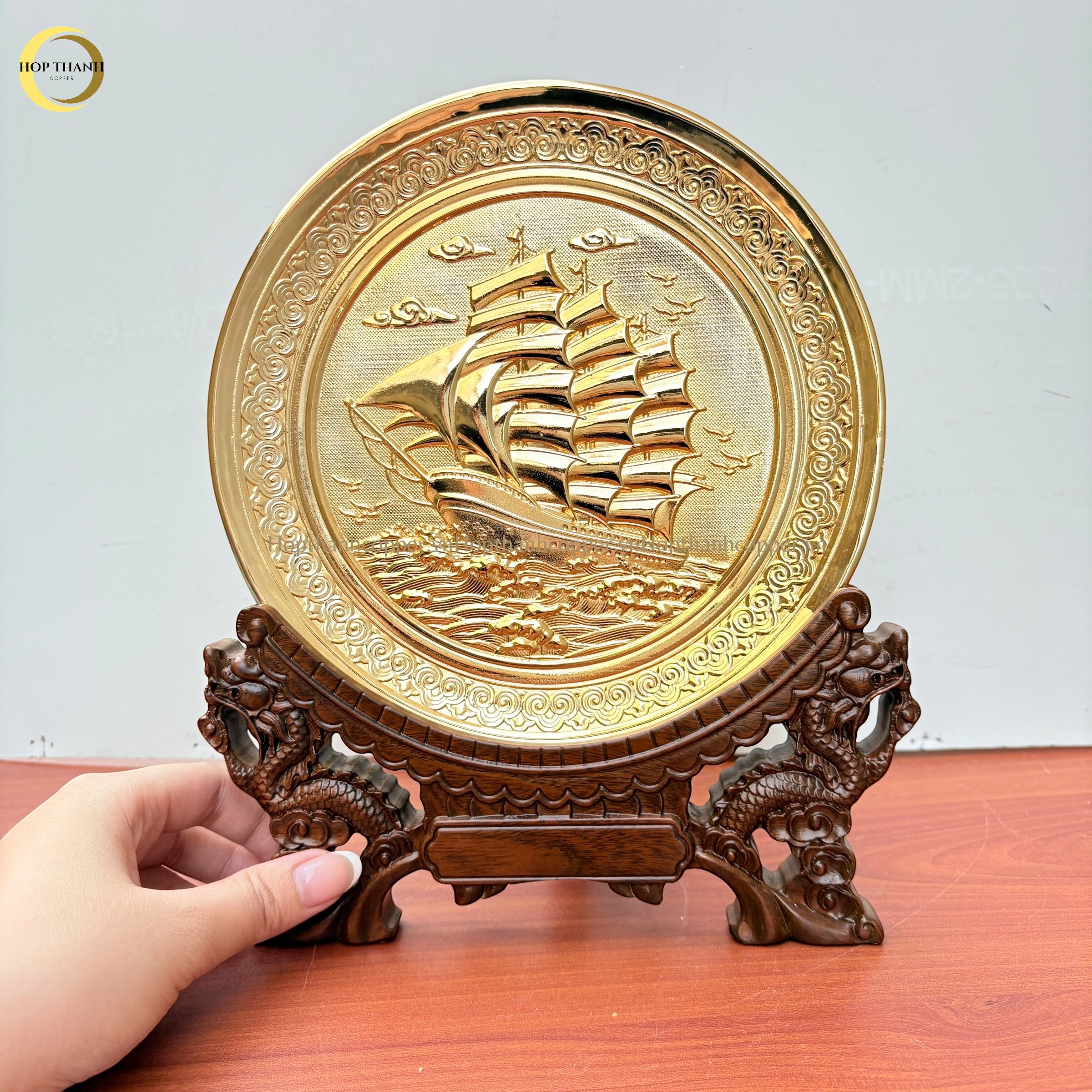 TRANH ĐĨA ĐỒNG THUẬN BUỒM XUÔI GIÓ MẠ VÀNG 24K (ĐK 19CM)