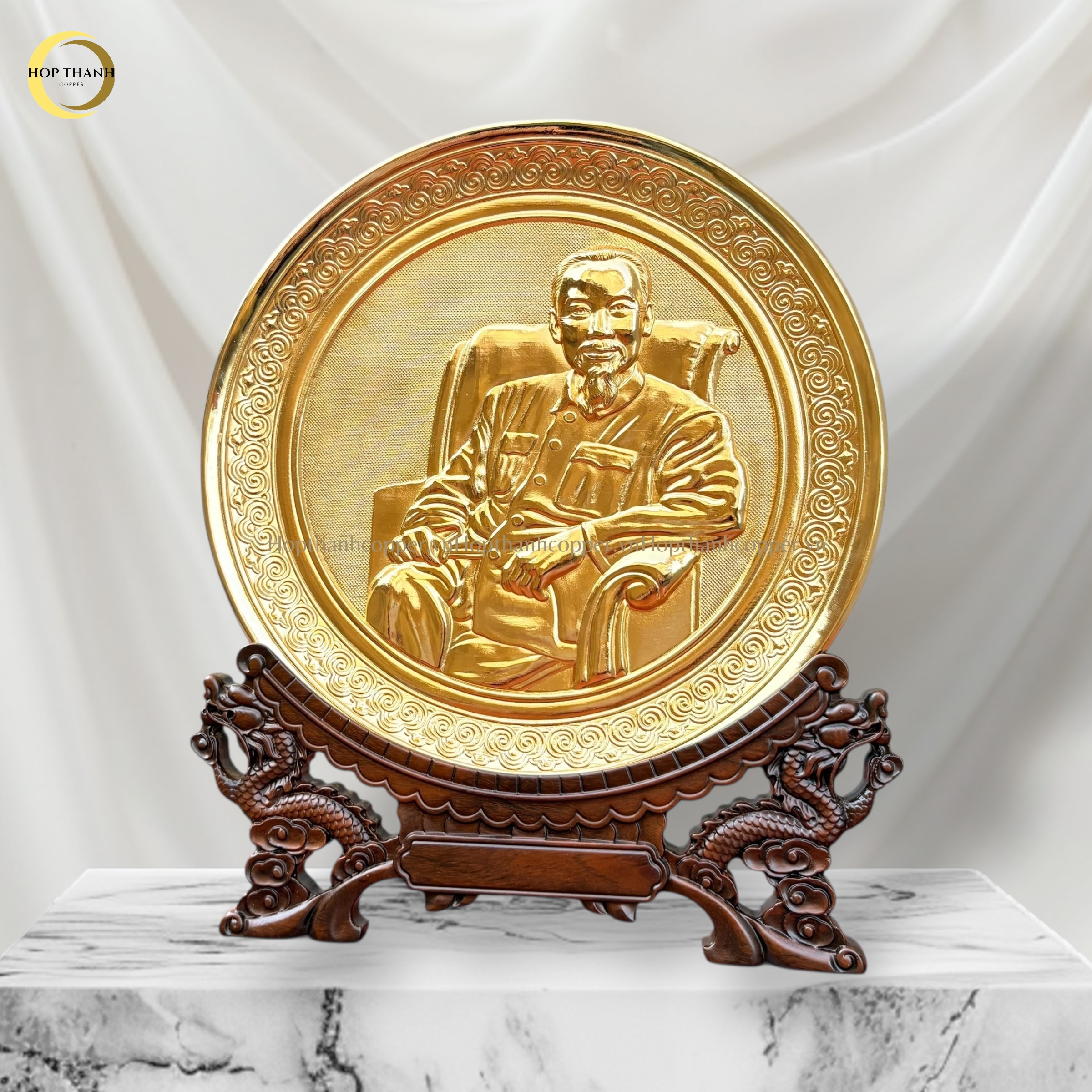 TRANH ĐĨA ĐỒNG MẠ VÀNG 24K - BÁC HỒ NGỒI GHẾ SOFA (ĐK 25CM)