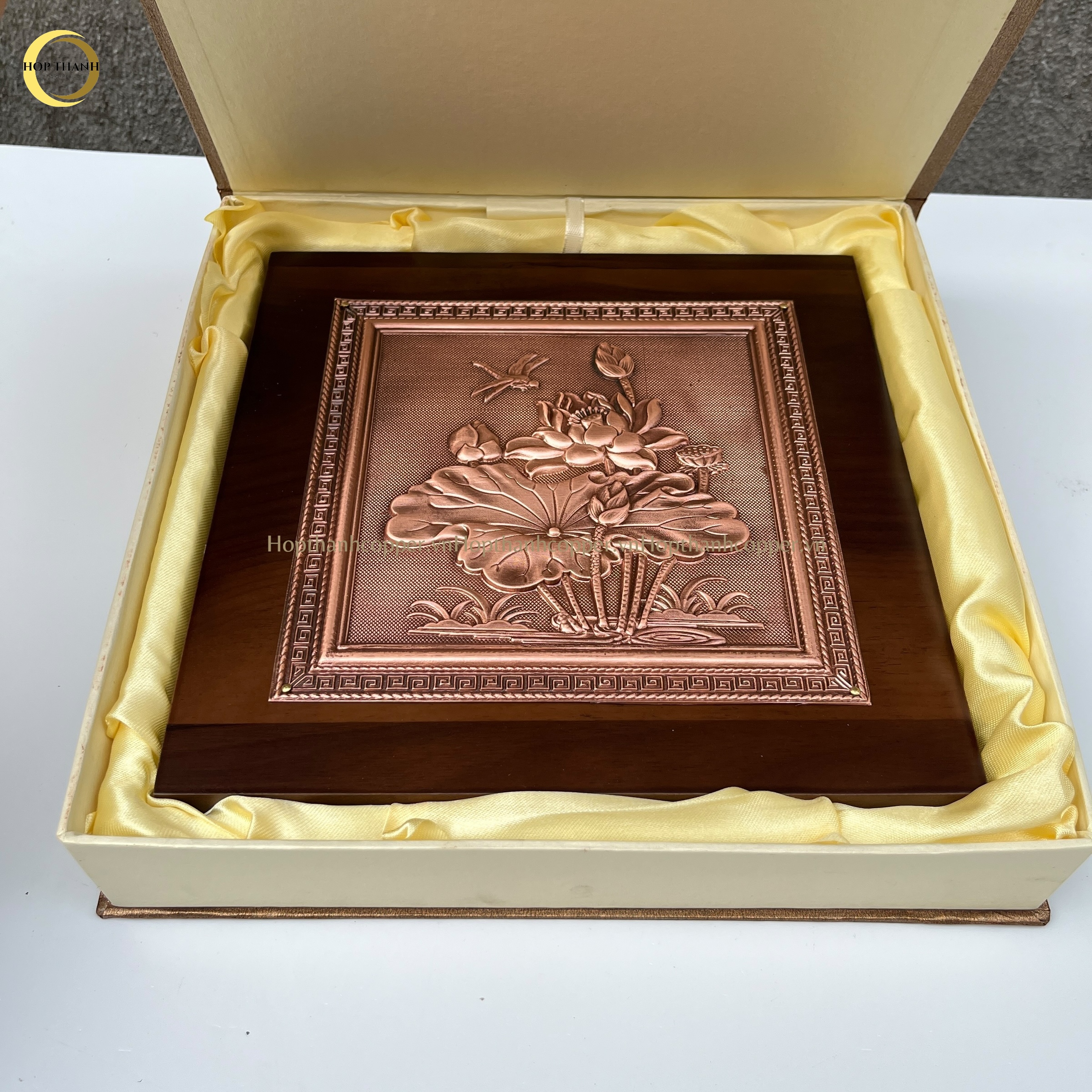 TRANH HOA SEN BẰNG ĐỒNG ĐỎ GIẢ CỔ - KÍCH THƯỚC 20X20CM