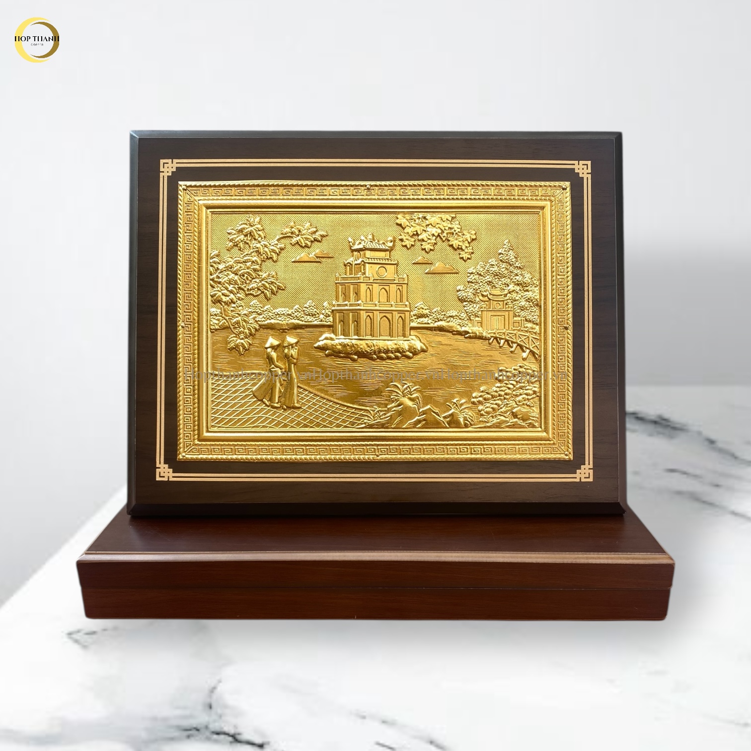 TRANH HỒ HOÀN KIẾM BẰNG ĐỒNG DÁT VÀNG - TRANH QUÀ TẶNG ĐỂ BÀN (KÍCH THƯỚC 26X34CM )