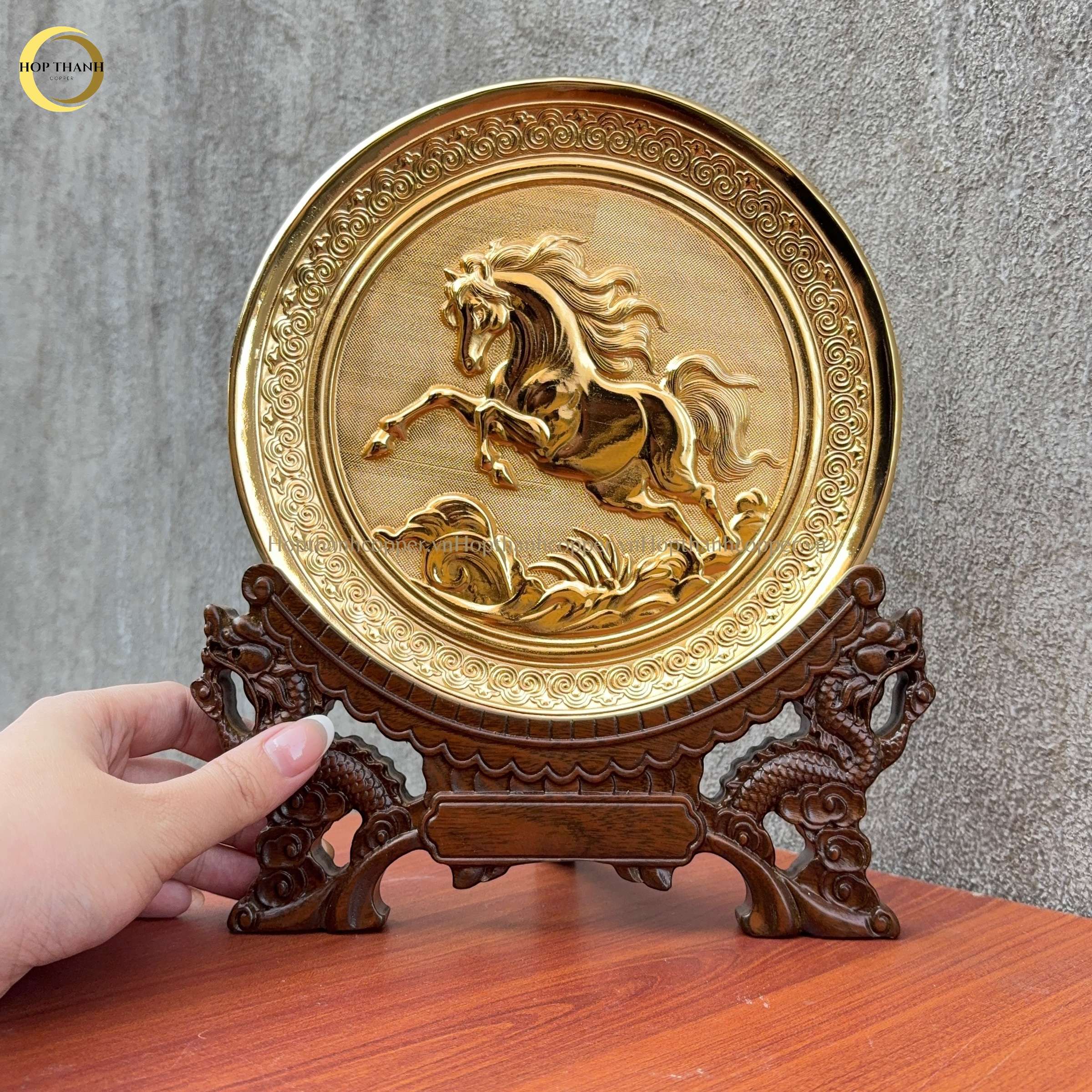 TRANH ĐĨA ĐỒNG MÃ ĐÁO THÀNH CÔNG MẠ VÀNG 24K - ĐK 19CM