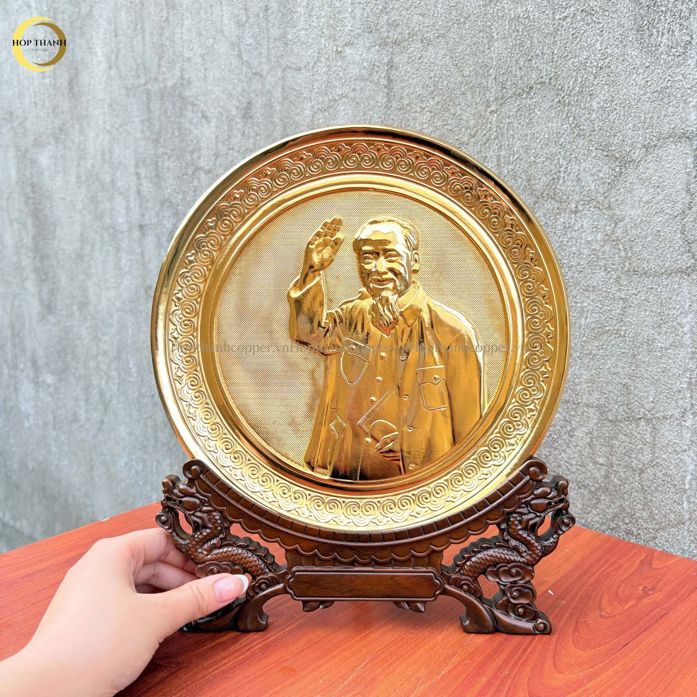 TRANH ĐĨA ĐỒNG MẠ VÀNG 24k - BÁC HỒ VẪY TAY CHÀO (ĐK 25CM)