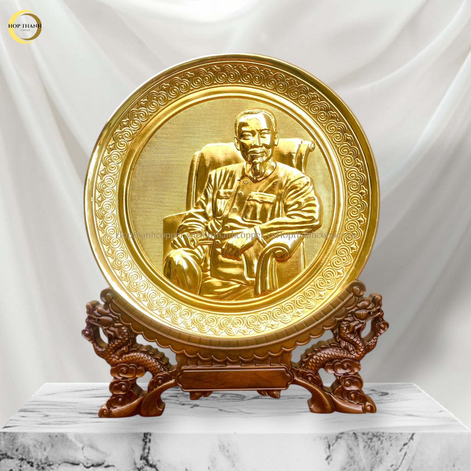 TRANH ĐĨA ĐỒNG MẠ VÀNG 24K - BÁC HỒ NGỒI GHẾ SOFA (ĐK 19CM)
