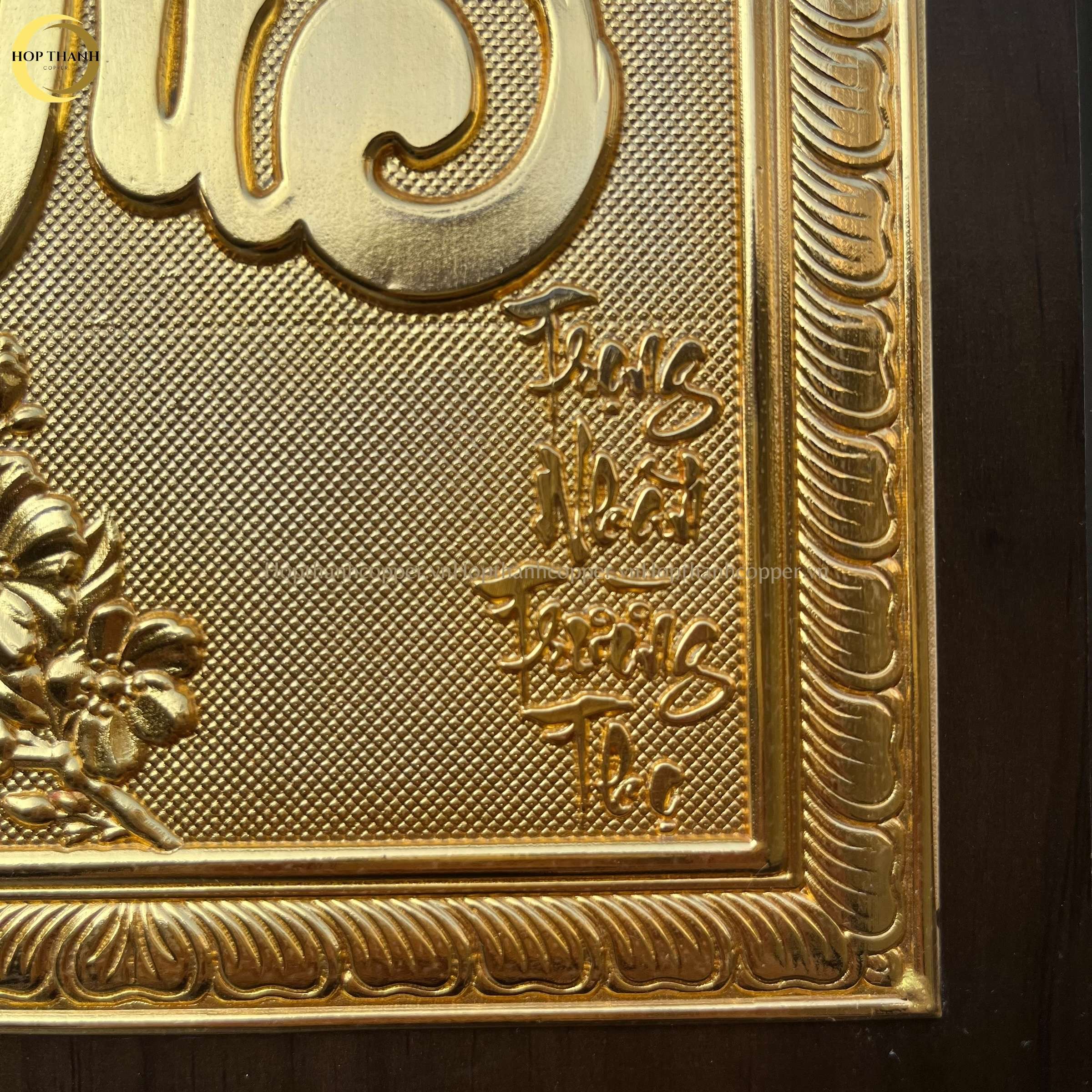 TRANH CHỮ ĐỨC THƯ PHÁP BẰNG ĐỒNG MẠ VÀNG 24K QUÀ TẶNG ĐỂ BÀN (KÍCH THƯỚC 20X25CM)