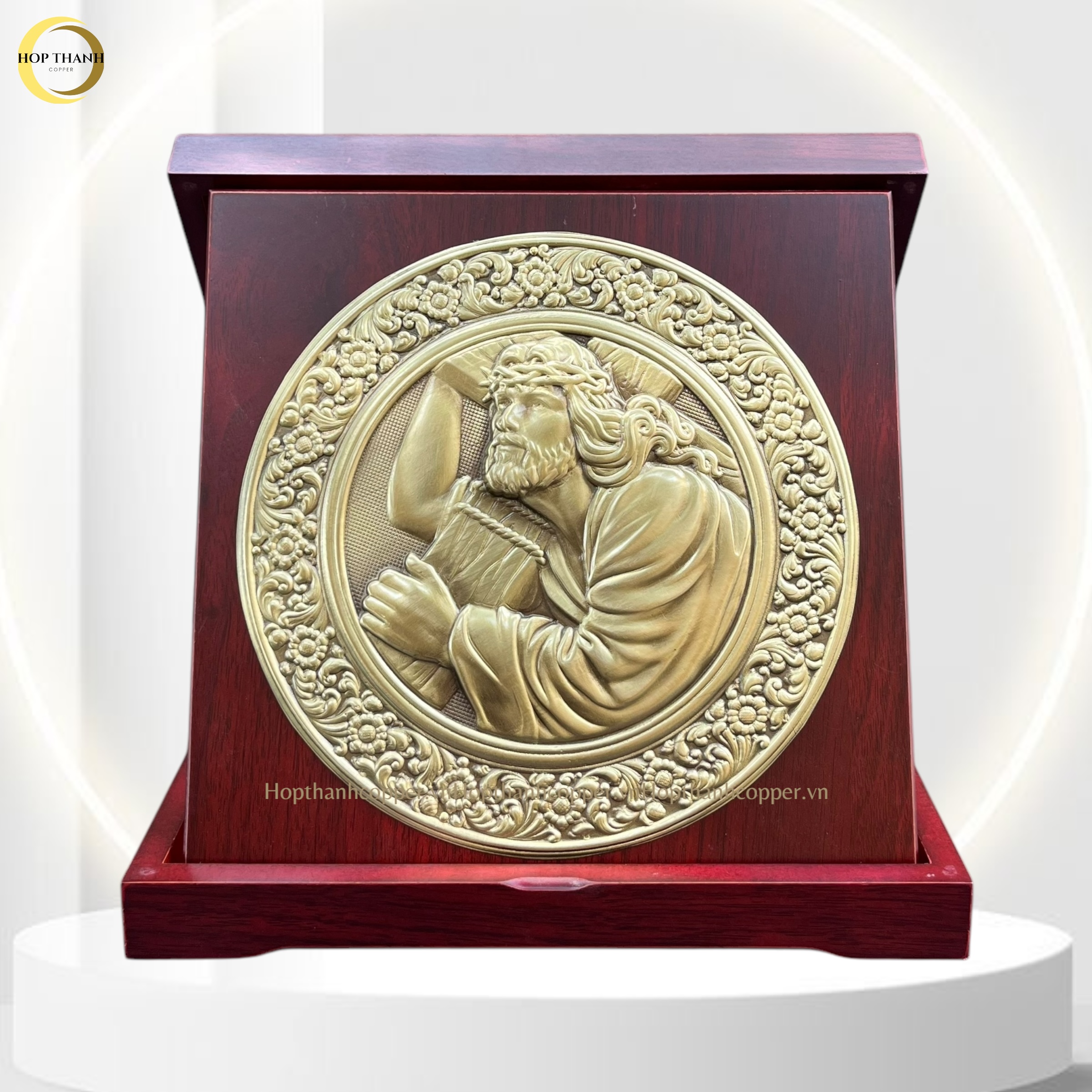 TRANH HỘP QUÀ TẶNG CÔNG GIÁO "CHÚA GIÊSU VÁC THÁNH GIÁ " BẰNG ĐỒNG VÀNG - TRANH ĐỂ BÀN (KÍCH THƯỚC 23X23CM)