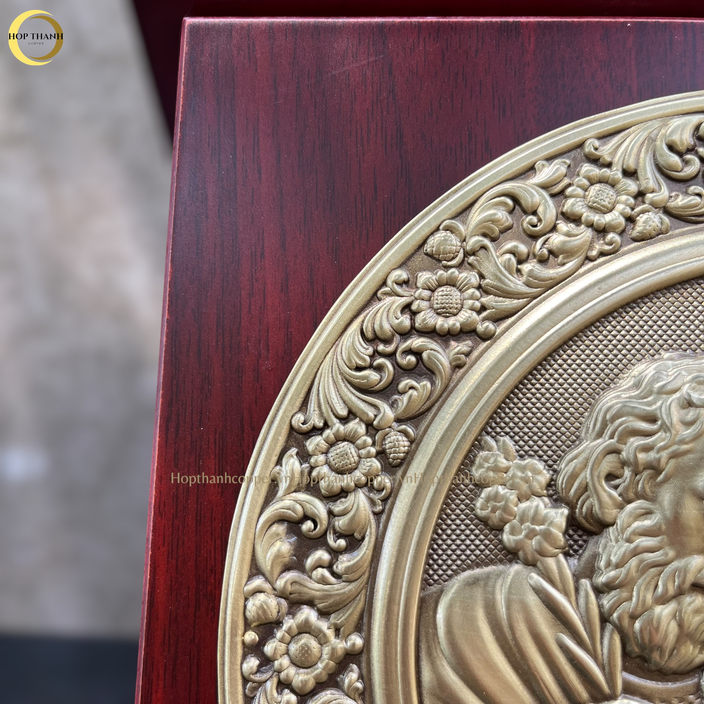 TRANH HỘP QUÀ TẶNG CÔNG GIÁO "THÁNH GIA THẤT " BẰNG ĐỒNG VÀNG - TRANH ĐỂ BÀN (KÍCH THƯỚC 23X23CM)