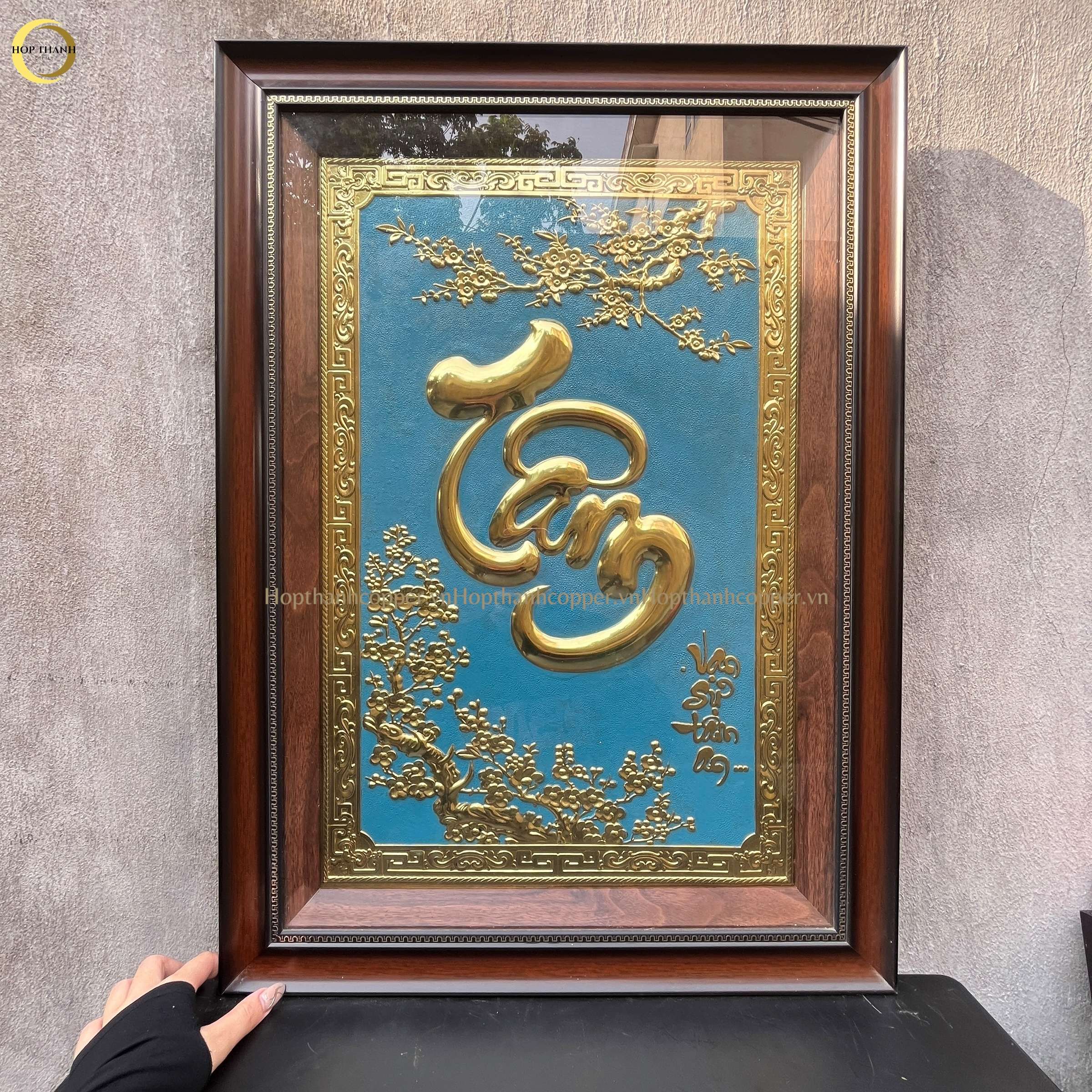 TRANH CHỮ TÂM BẰNG ĐỒNG VÀNG - KÍCH THƯỚC 50X70CM