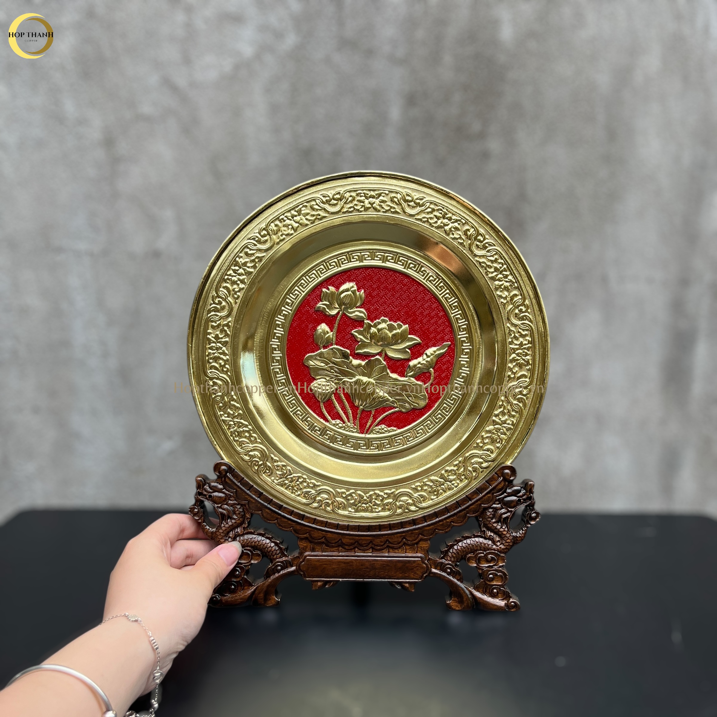 TRANH ĐĨA HOA SEN BẰNG ĐỒNG VÀNG  - TRANH QUÀ TẶNG ĐỂ BÀN (KÍCH THƯỚC 25CM)