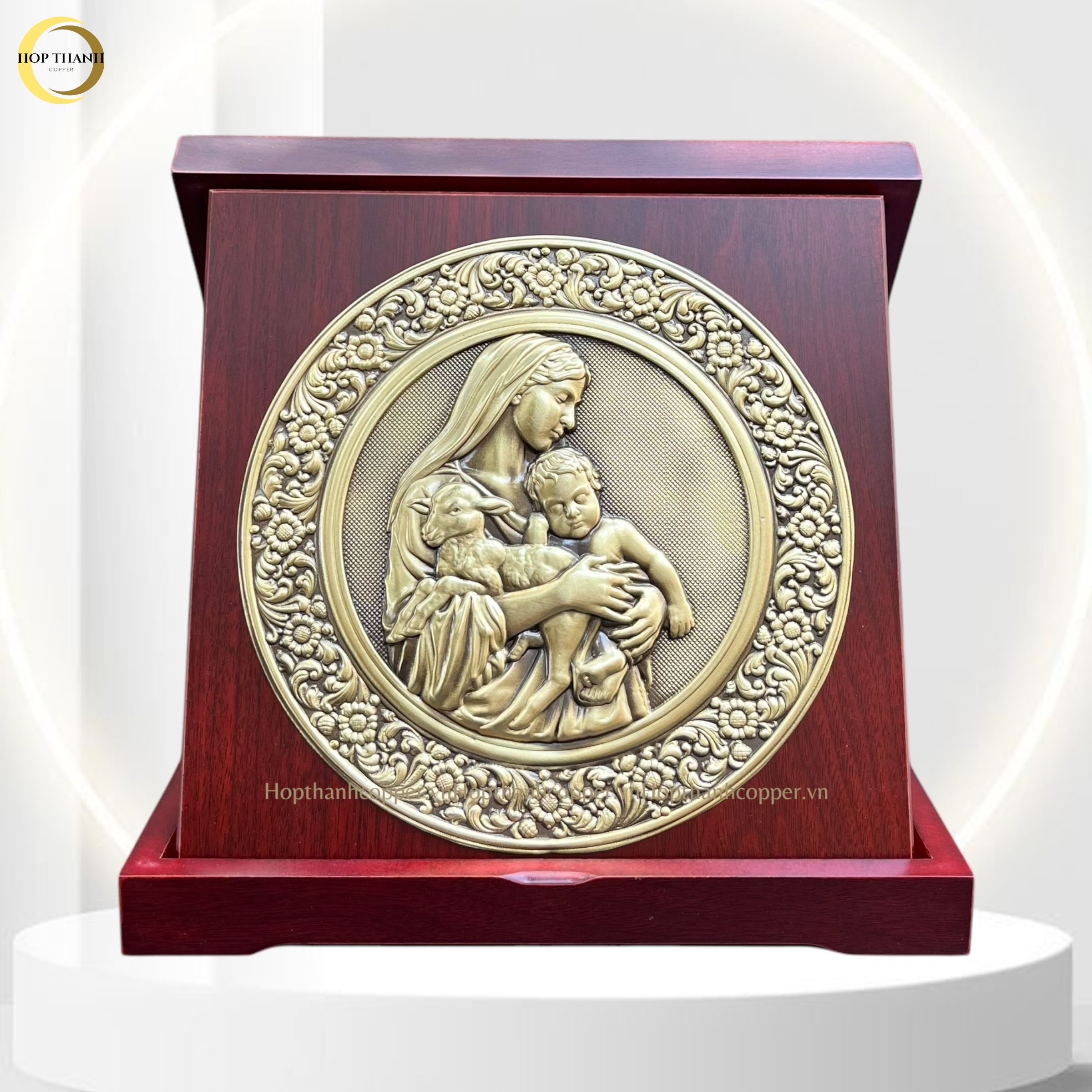 TRANH HỘP QUÀ TẶNG CÔNG GIÁO "ĐỨC MẸ BẾ CHÚA GIÊSU" BẰNG ĐỒNG VÀNG - TRANH ĐỂ BÀN (KÍCH THƯỚC 23X23CM)