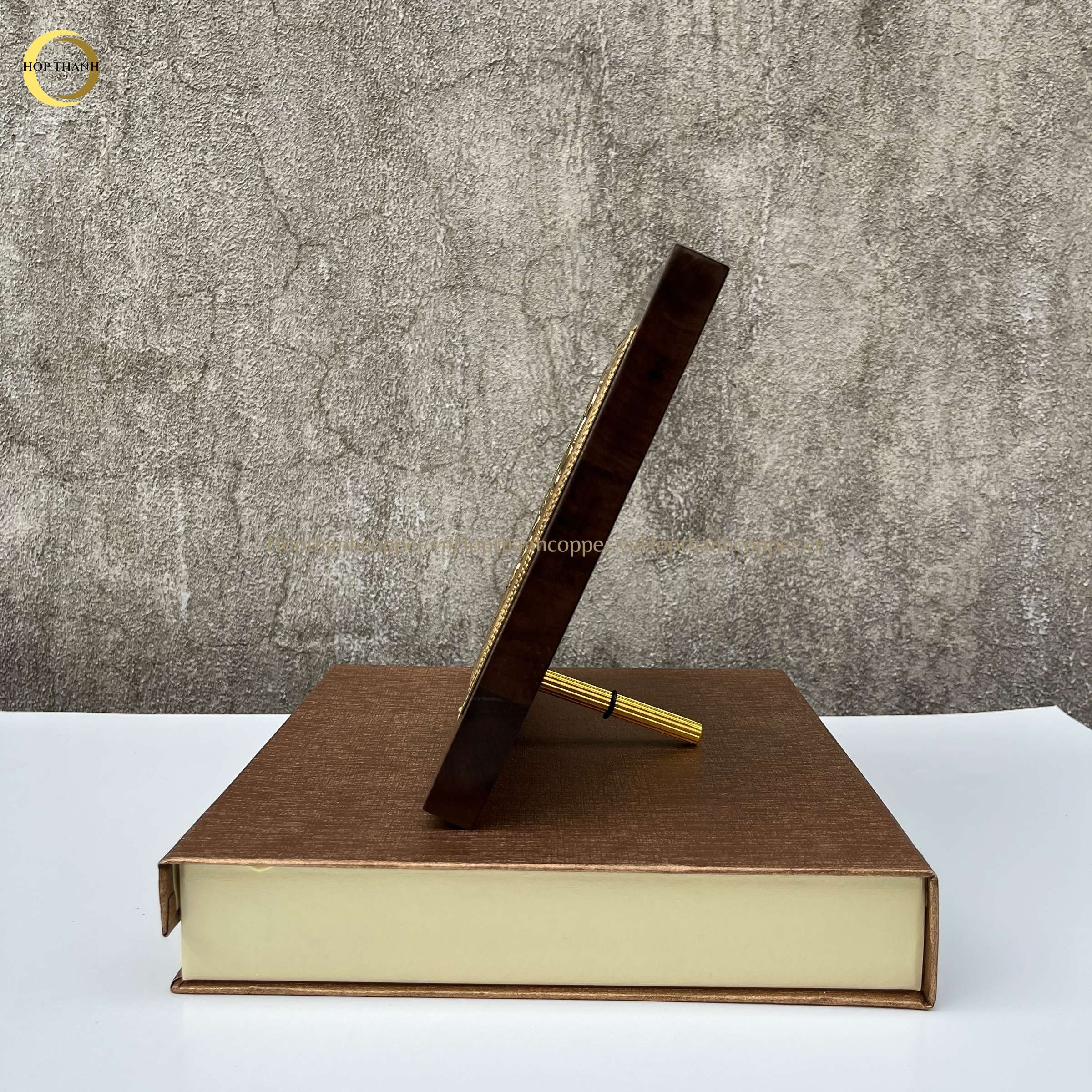 TRANH HOA SEN BẰNG ĐỒNG DÁT VÀNG - KÍCH THƯỚC 20X20CM