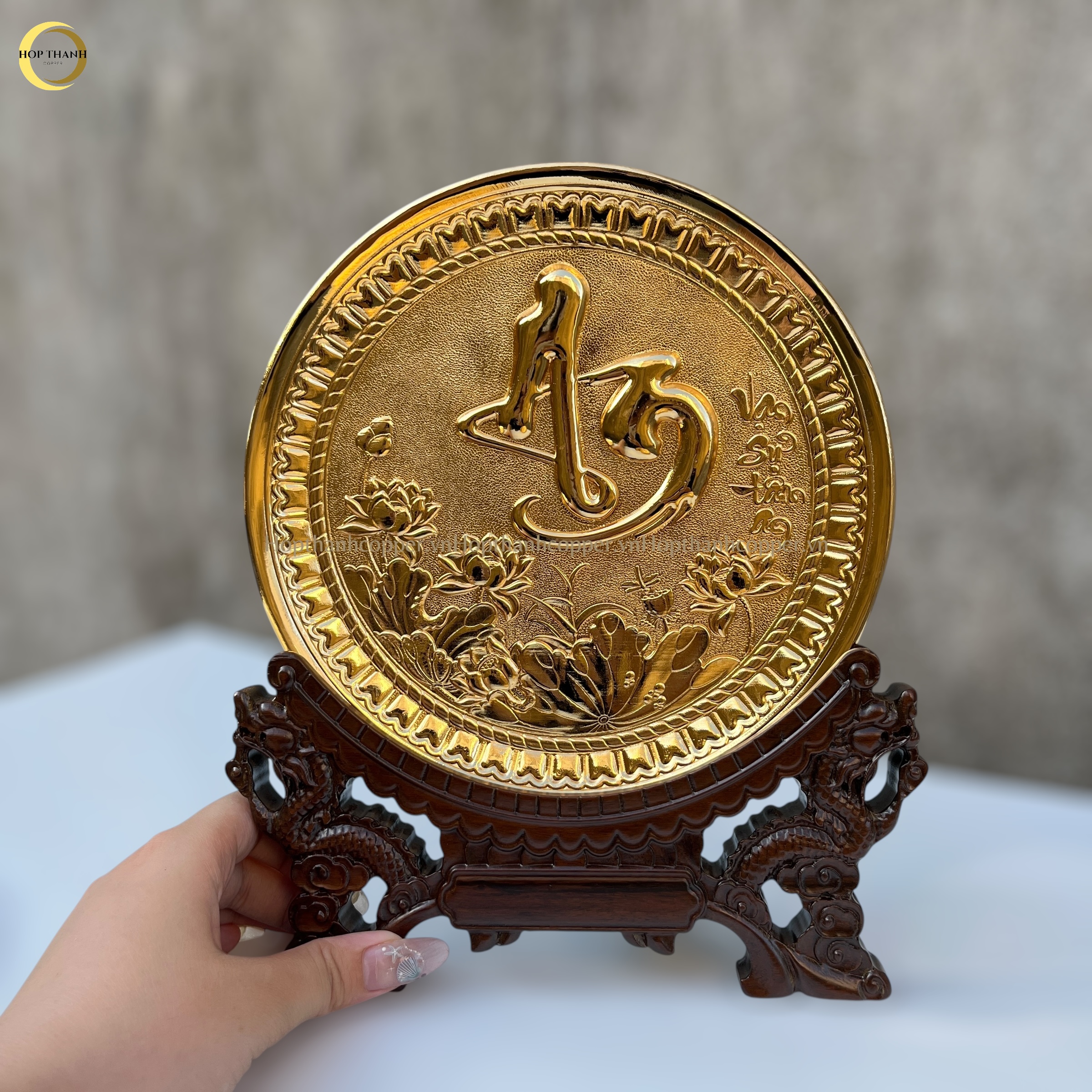 TRANH ĐĨA CHỮ AN THƯ PHÁP BẰNG ĐỒNG MẠ VÀNG 24K - TRANH QUÀ TẶNG ĐỂ BÀN (KÍCH THƯỚC 19CM)