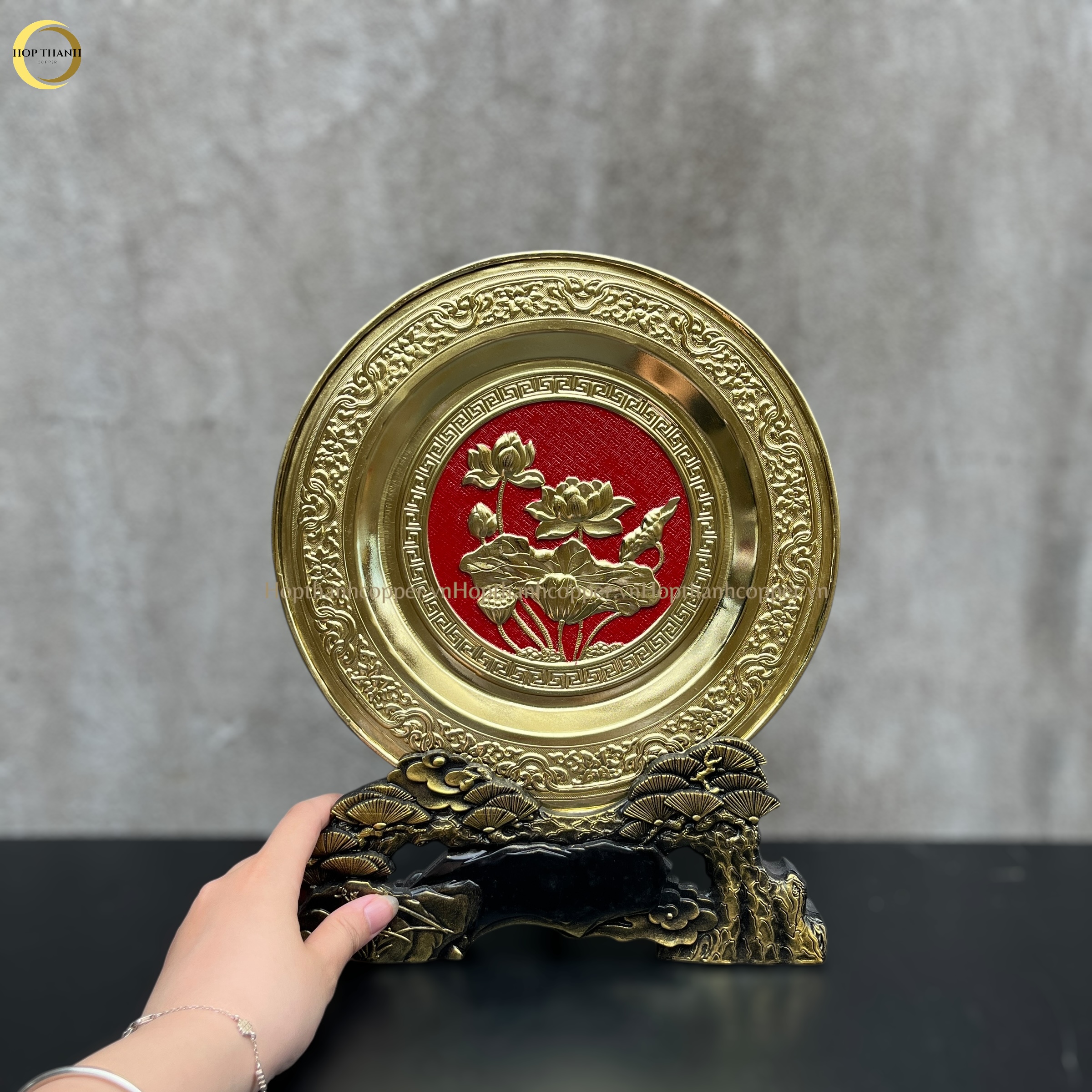 TRANH ĐĨA HOA SEN BẰNG ĐỒNG VÀNG  - TRANH QUÀ TẶNG ĐỂ BÀN (KÍCH THƯỚC 25CM)