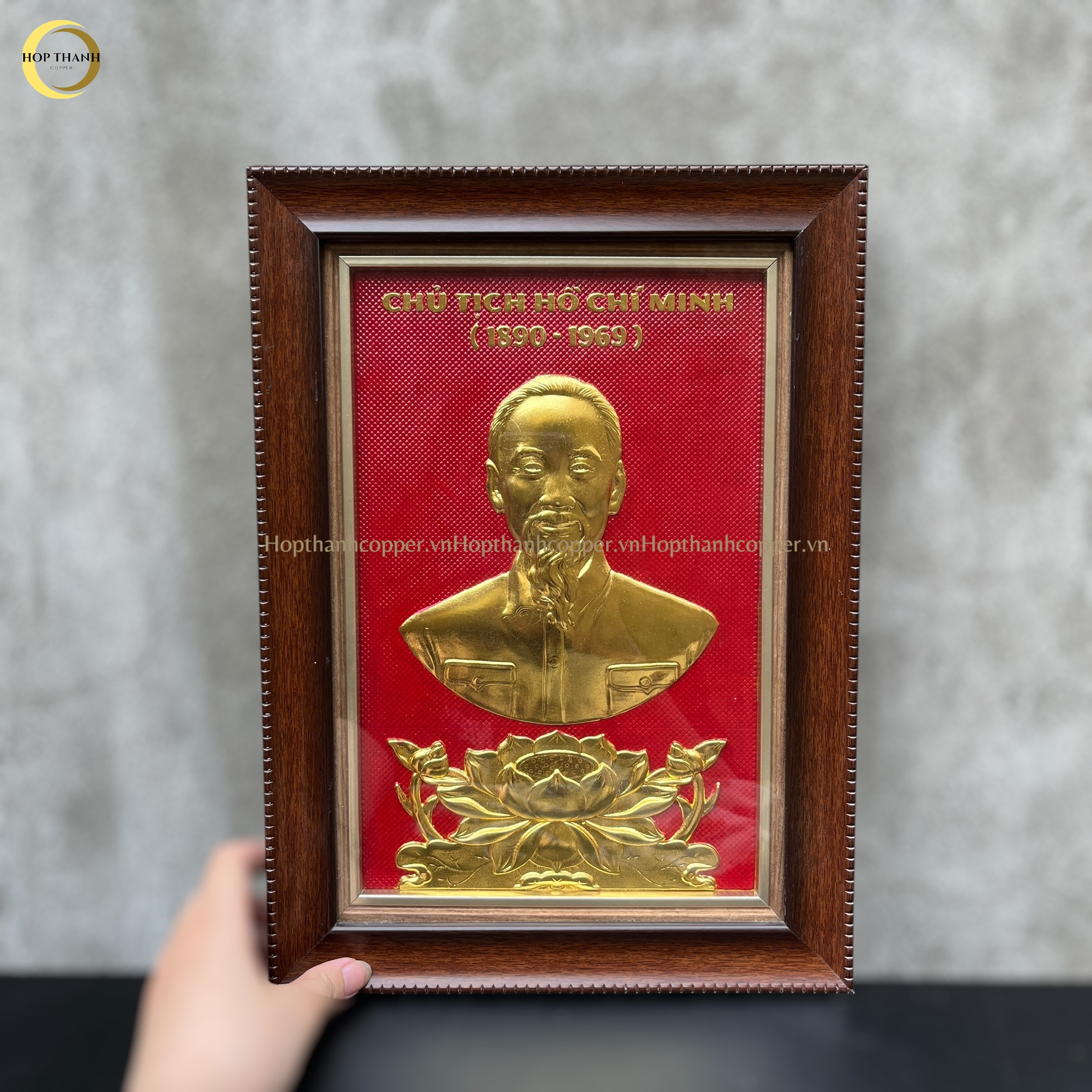 TRANH ĐỒNG CHÂN DUNG CHỦ TỊCH HỒ CHÍ MINH BẰNG ĐỒNG DÁT VÀNG - KÍCH THƯỚC 28X38CM