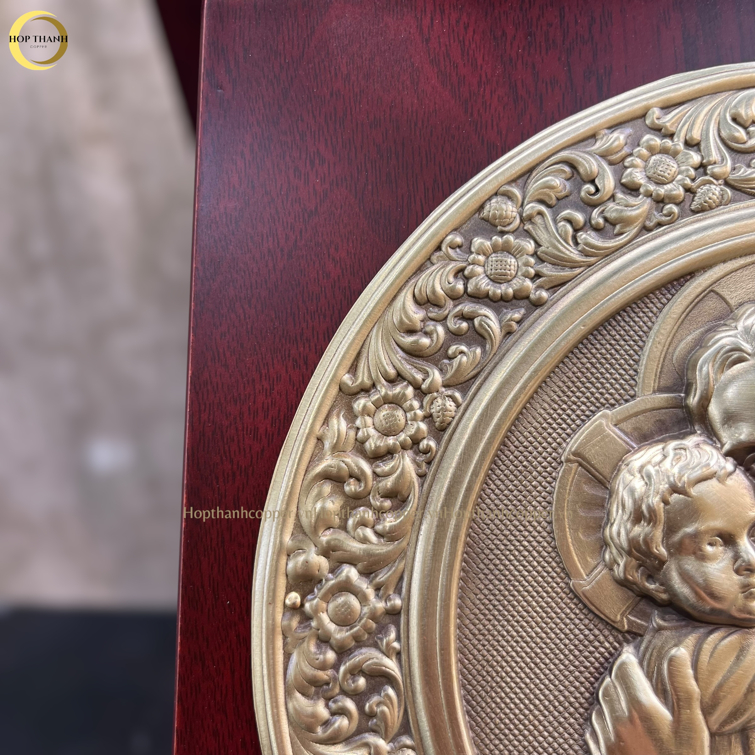 TRANH HỘP QUÀ TẶNG CÔNG GIÁO "THÁNH GIUSE BẾ CHÚA HÀI ĐỒNG " BẰNG ĐỒNG VÀNG -TRANH ĐỂ BÀN (KÍCH THƯỚC 23X23CM)