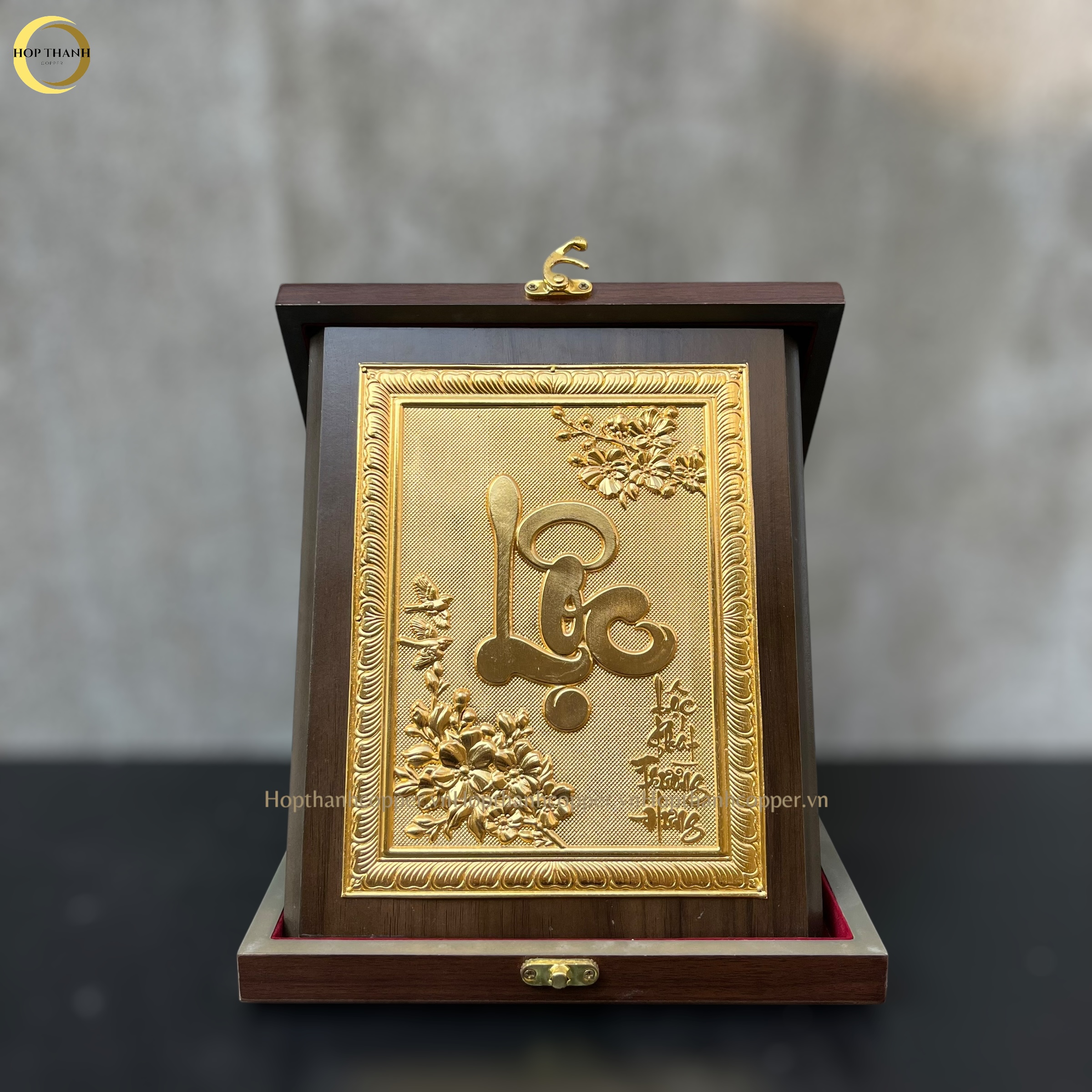 TRANH CHỮ LỘC THƯ PHÁP BẰNG ĐỒNG MẠ VÀNG 24K QUÀ TẶNG ĐỂ BÀN (KÍCH THƯỚC 20X25CM)